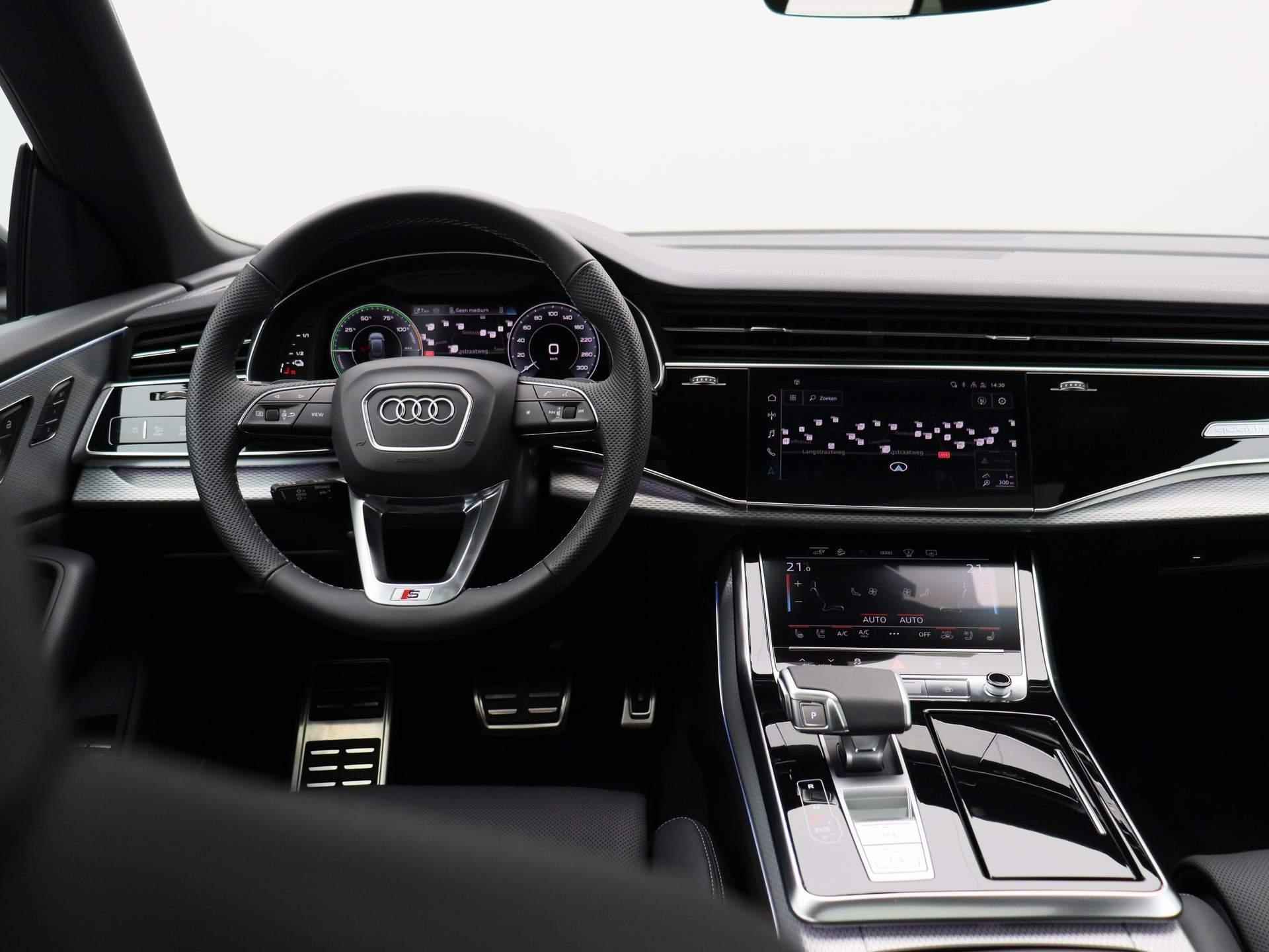 Audi Q8 60 TFSI e quattro Pro Line S Competition 490 PK | S-line | Automaat | Navigatie | 360 Camera | Panoramadak | Luchtvering | Adaptive Cruise Control | Trekhaak | Vierwielbesturing | Stoelverwarming | Virtual Cockpit | Laser LED Matrix | Lichtmetalen velgen | Privacy glass | - 17/51