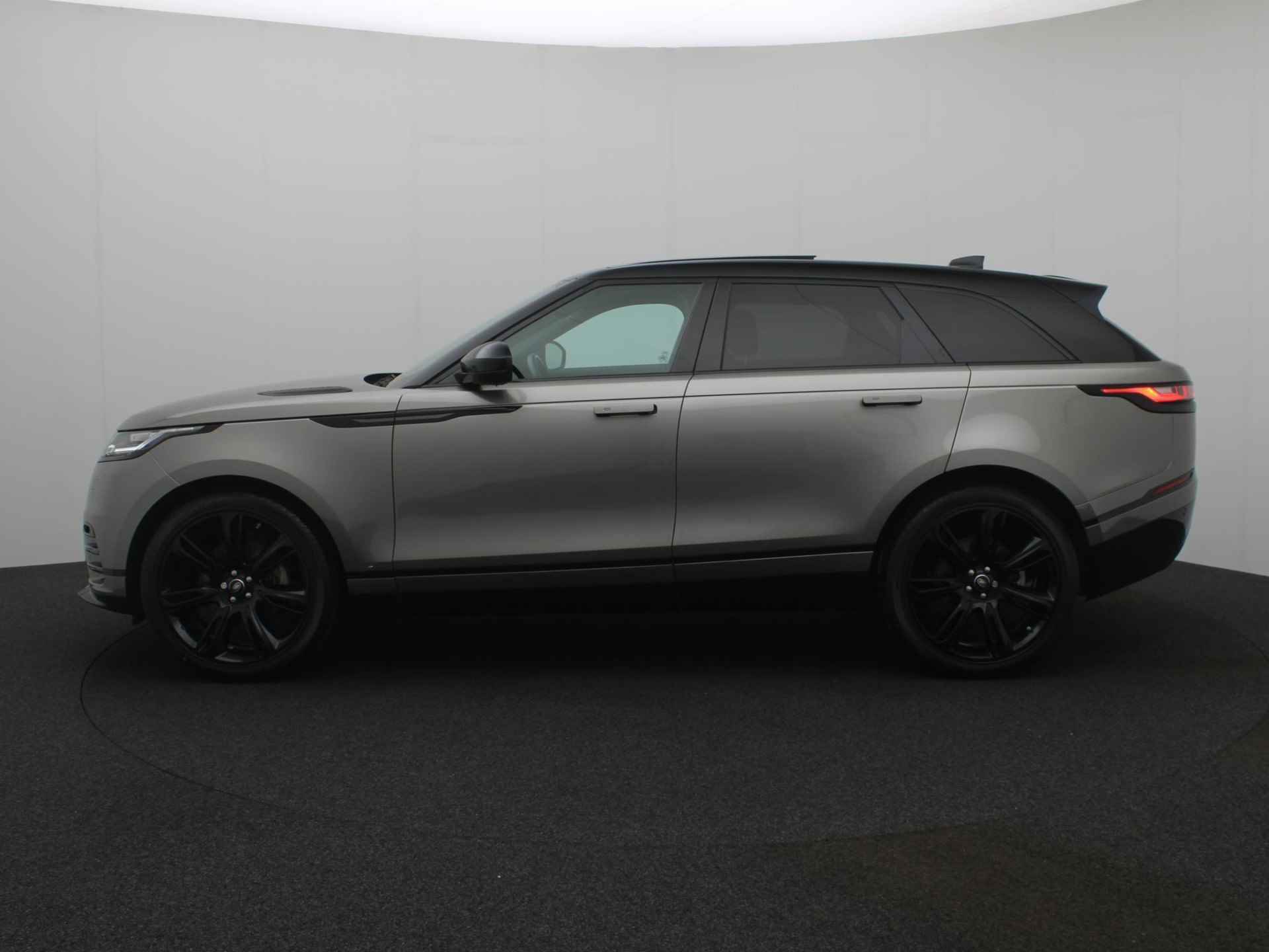 Land Rover Range Rover Velar P380 V6 AWD R-Dynamic S | Panorama Dak | 22 Inch | Black Pack | Cold Climate Pack | Luchtvering | NP € 132.663,- - 4/38