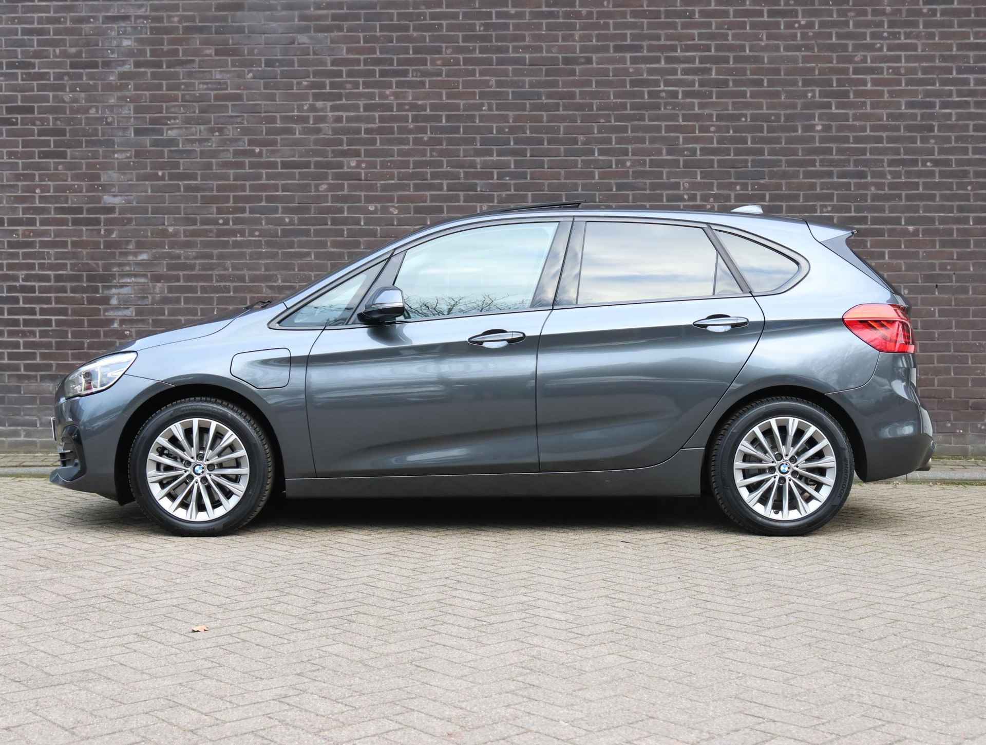 BMW 2-serie Active Tourer 225xe iPerformance | Schuif/Kanteldak | Harman Kardon | Achteruitrijcamera - 3/52