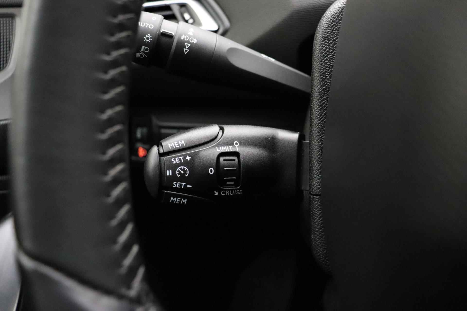 Peugeot 308 SW 1.2 PureTech Blue Lease Active | Luxe uitvoering | DAB ontvanger | Navigatie | Parkeersensoren | Lichtmetalen velgen | Lage km stand! - 27/33