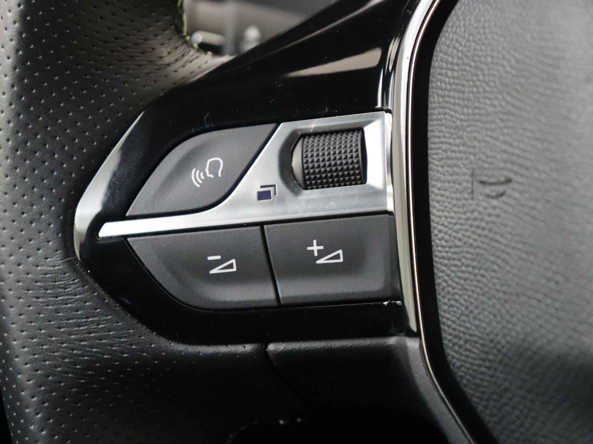 Peugeot 208 1.2 PureTech GT-Line 5 deurs | Navigatie by App | Climate Control | Lichtmetalen Velgen - 19/31