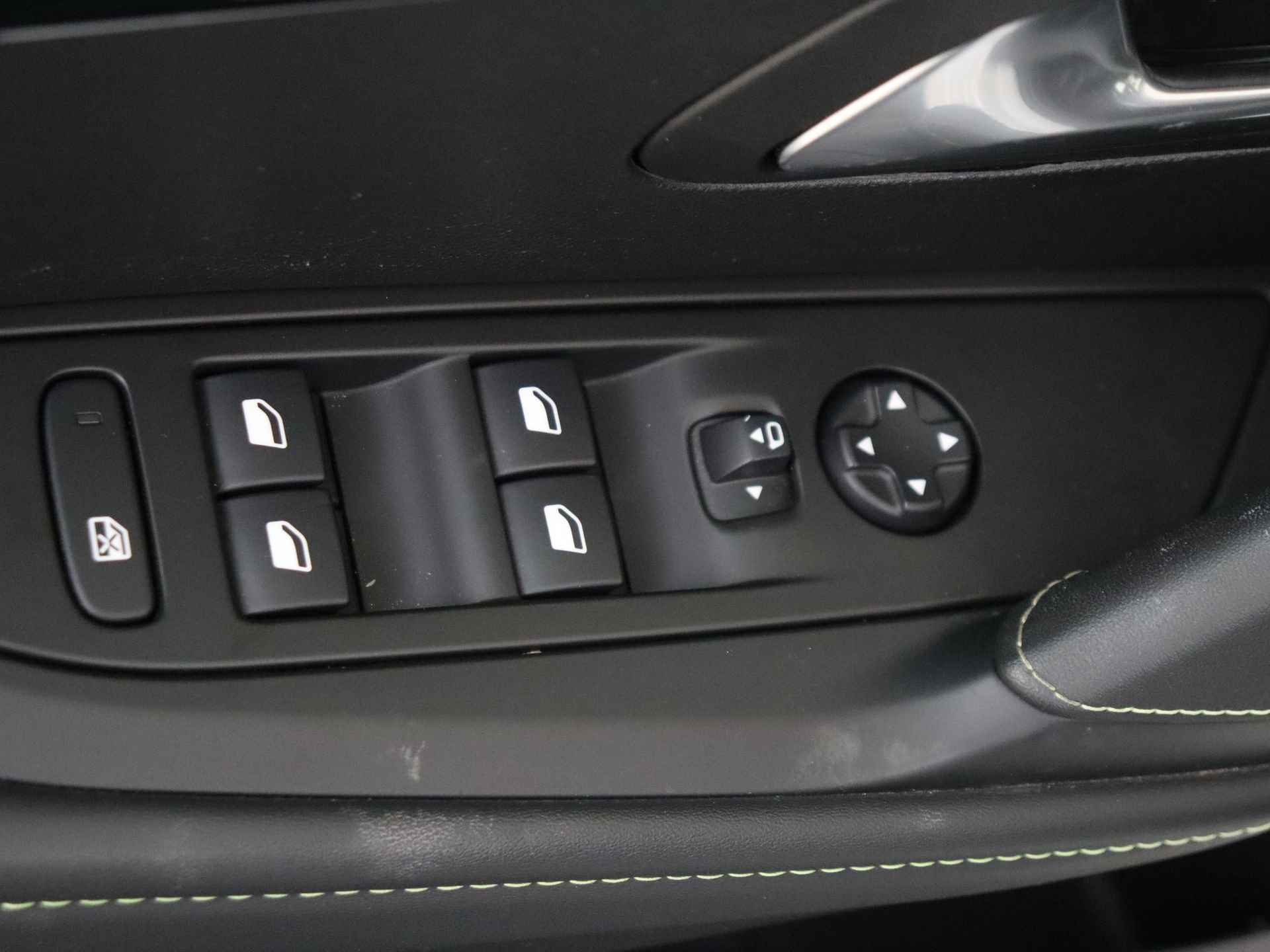 Peugeot 208 1.2 PureTech GT-Line 5 deurs | Navigatie by App | Climate Control | Lichtmetalen Velgen - 27/31