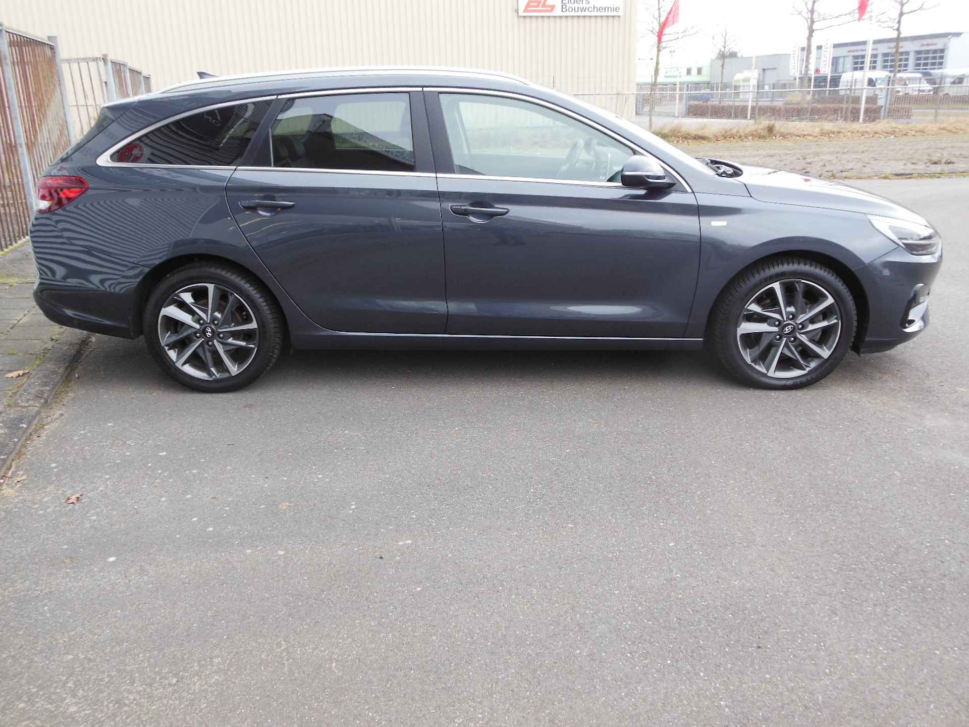 Hyundai i30 Wagon 1.5 T-GDi MHEV Premium Staat in Hoogeveen - 5/28