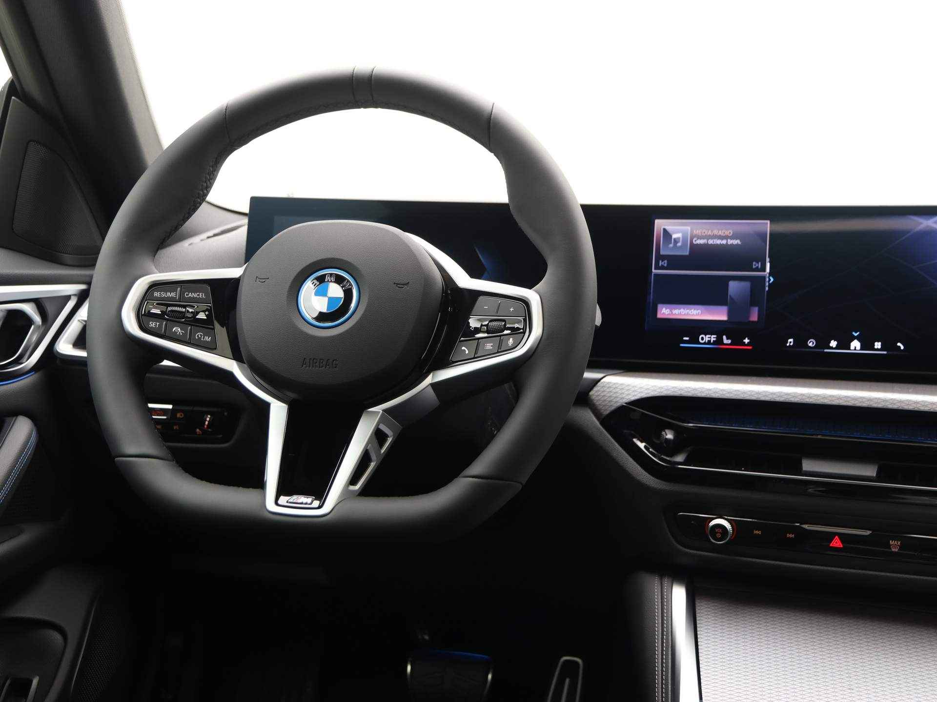 BMW i4 eDrive35 70 kWh - 3/26