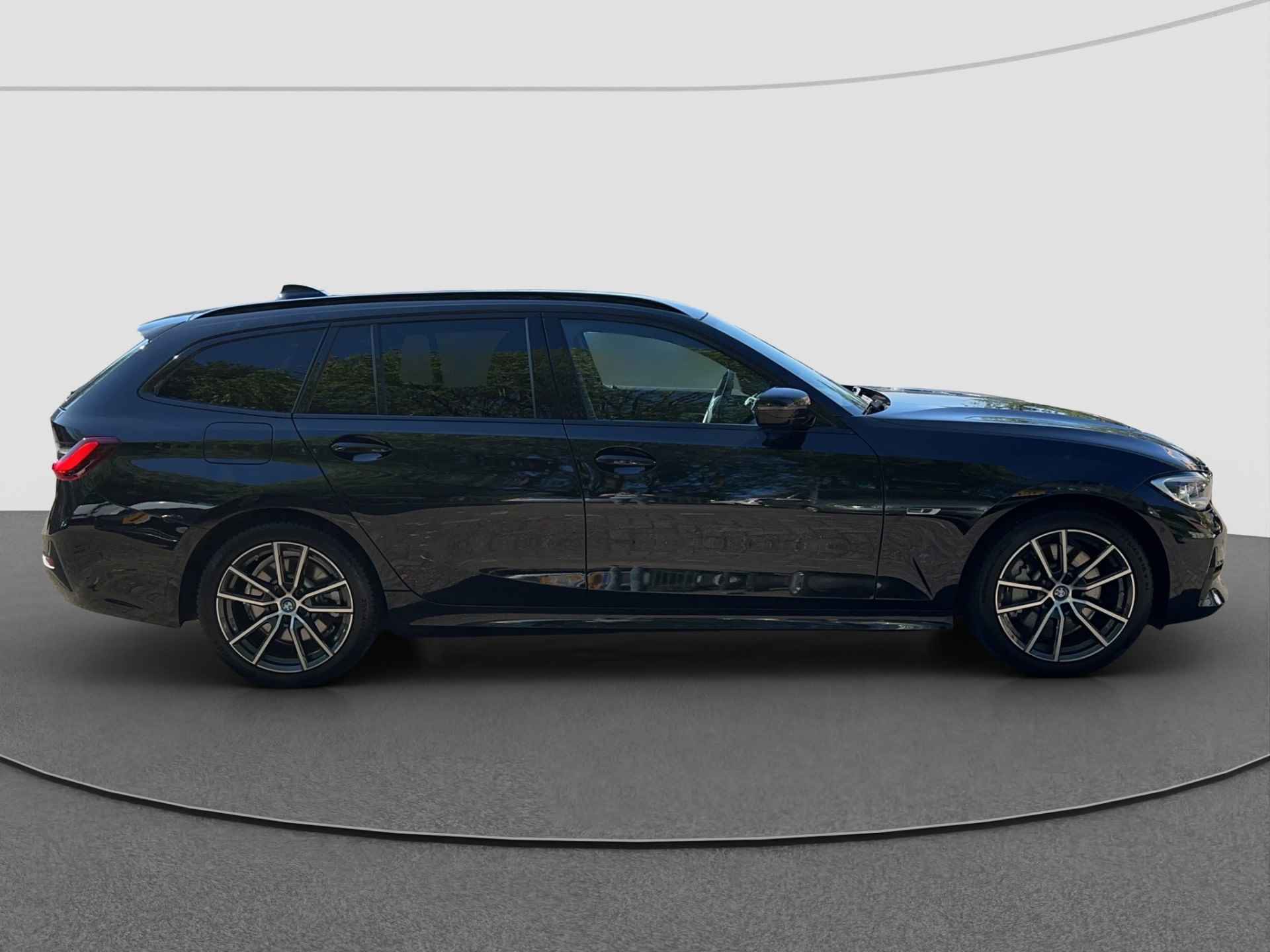 BMW 3 Serie Touring 330e SportLine | HUD | camera | CarPlay! - 11/43