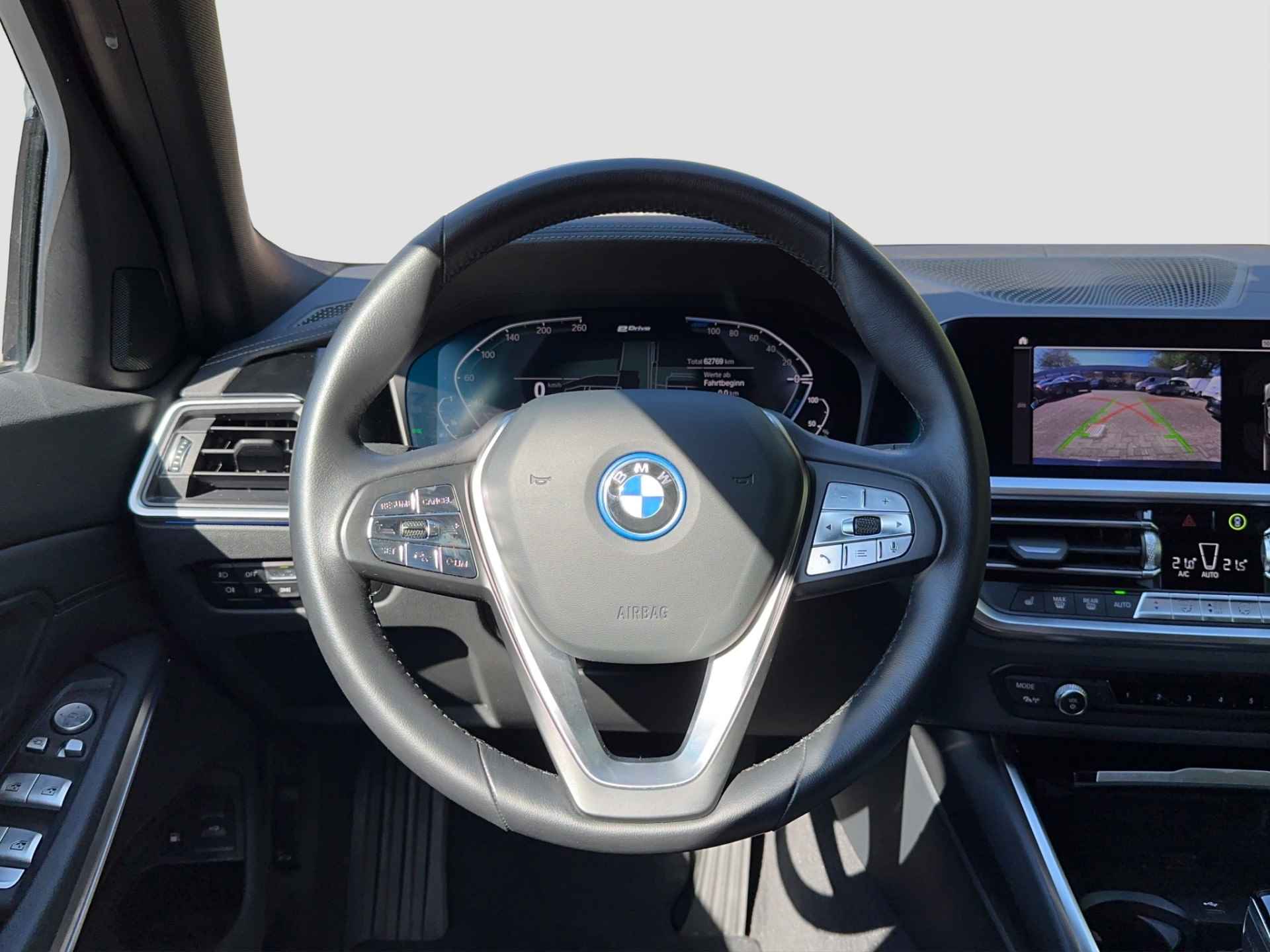 BMW 3 Serie Touring 330e SportLine | HUD | camera | CarPlay! - 9/43