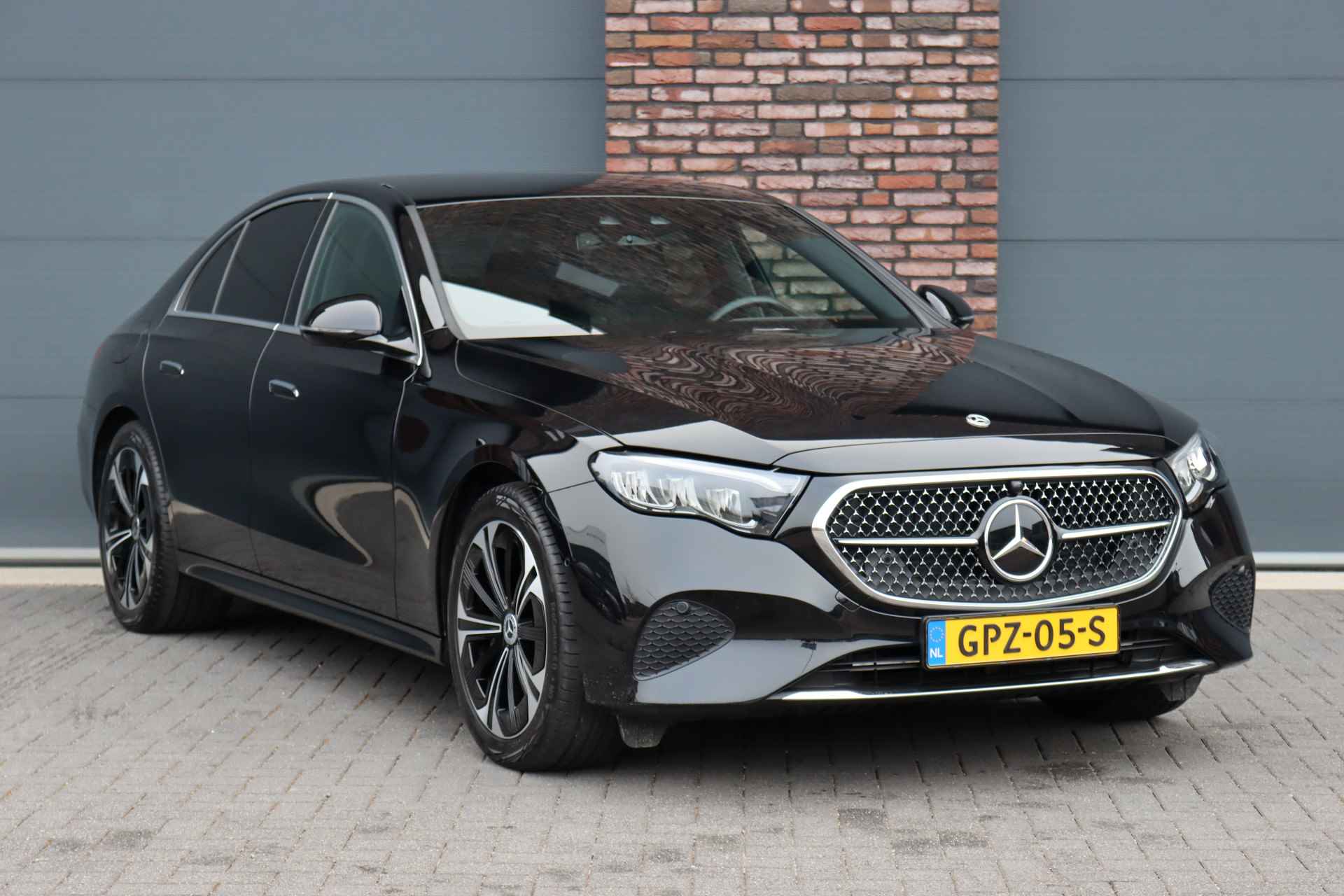 Mercedes-Benz E-Klasse 300 de Luxury Line Aut9 | Hyperscreen | Stoelventilatie | Distronic+ | Burmester 4D | Keyless Go | Rijassistentiepakket+ | Leder | Exclusief pakket | Camera | - 4/39