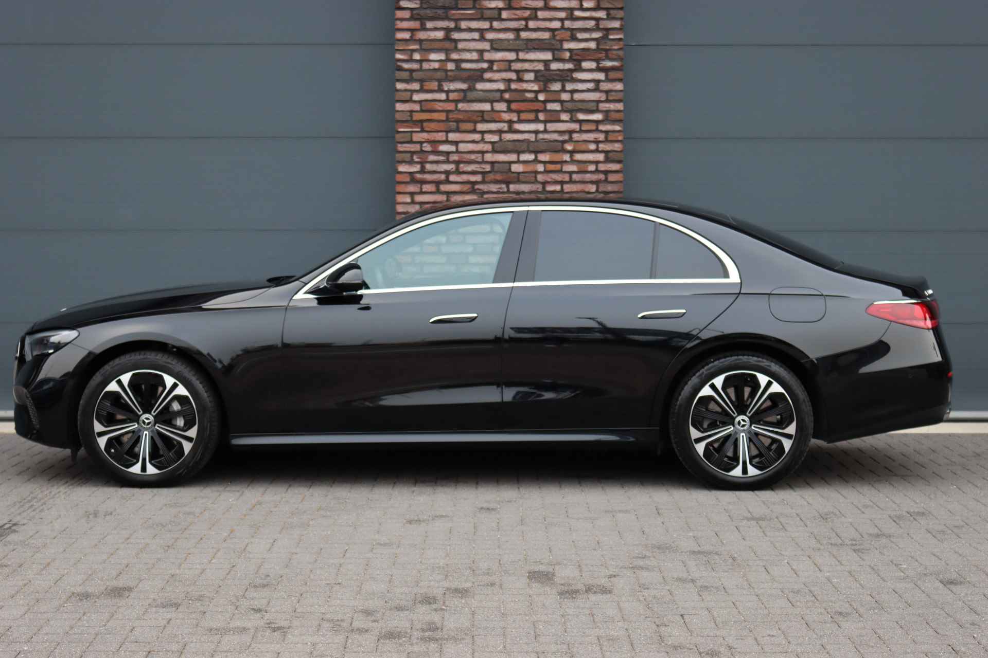 Mercedes-Benz E-Klasse 300 de Luxury Line Aut9 | Hyperscreen | Stoelventilatie | Distronic+ | Burmester 4D | Keyless Go | Rijassistentiepakket+ | Leder | Exclusief pakket | Camera | - 10/39