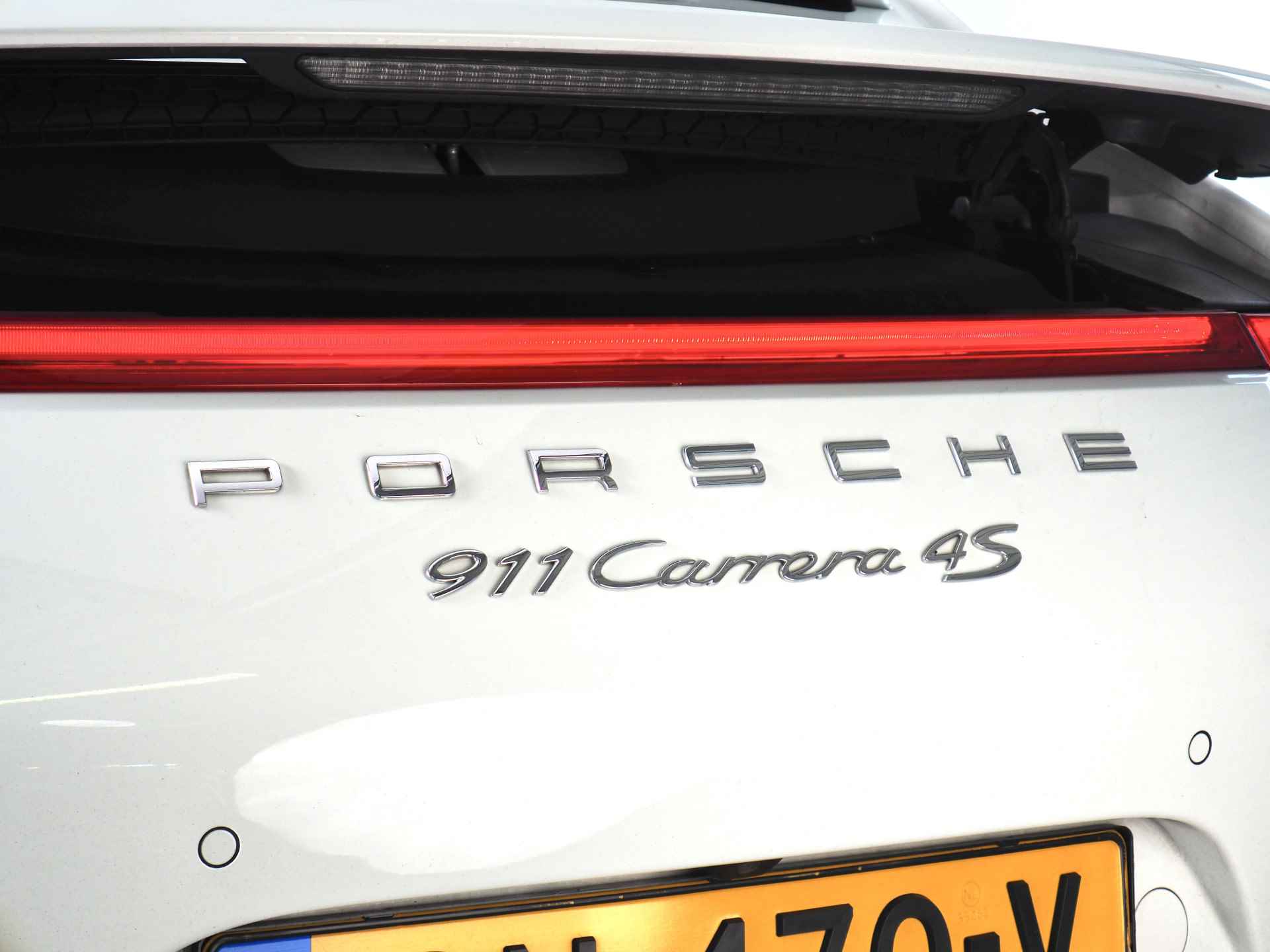 Porsche 911 3.8 Carrera 4S | Sport Chrono Pack | Panoramadak | Navigatie | Stoelverwarming | Achteruitrijcamera | Parkeersensoren voor- en achter | Sportuitlaat | - 6/35