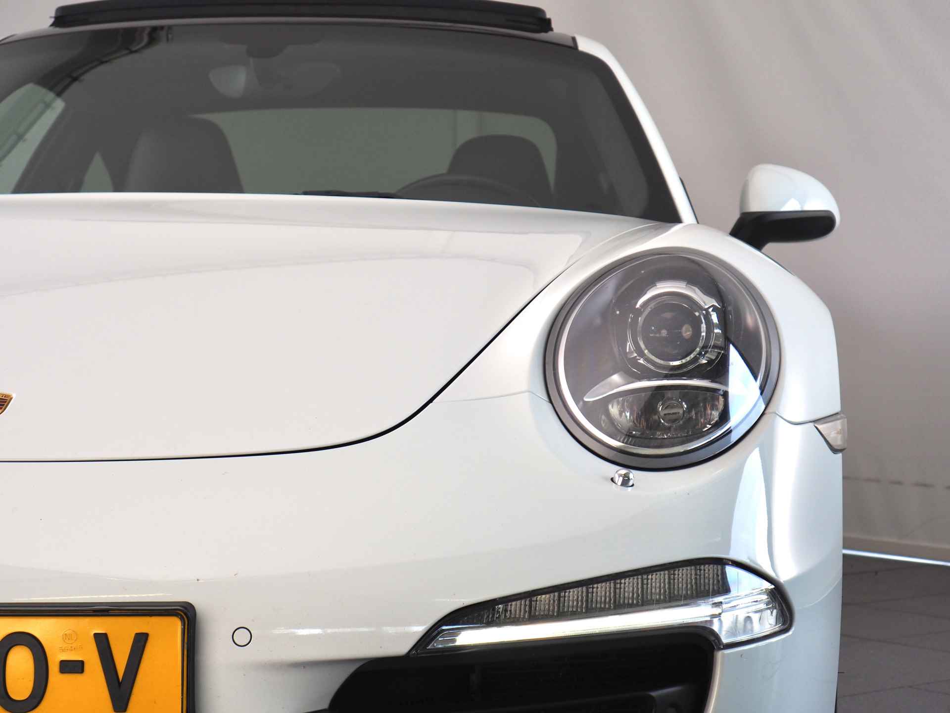 Porsche 911 3.8 Carrera 4S | Sport Chrono Pack | Panoramadak | Navigatie | Stoelverwarming | Achteruitrijcamera | Parkeersensoren voor- en achter | Sportuitlaat | - 18/35