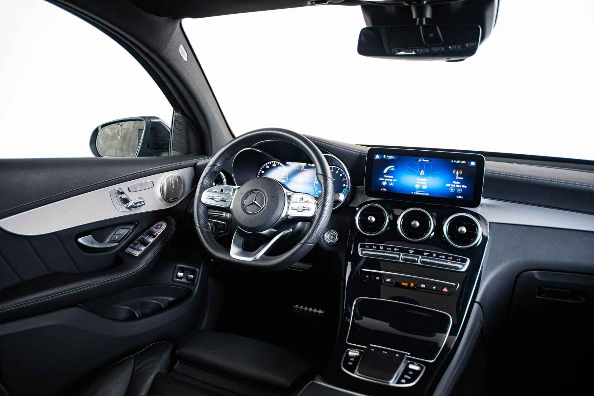 Mercedes-Benz GLC-klasse Coupé 300e 4MATIC Premium AMG - Panoramadak - Burmester - Keyless GO - Parkeerpakket met 360 camera - Head-Up Display - 40/55