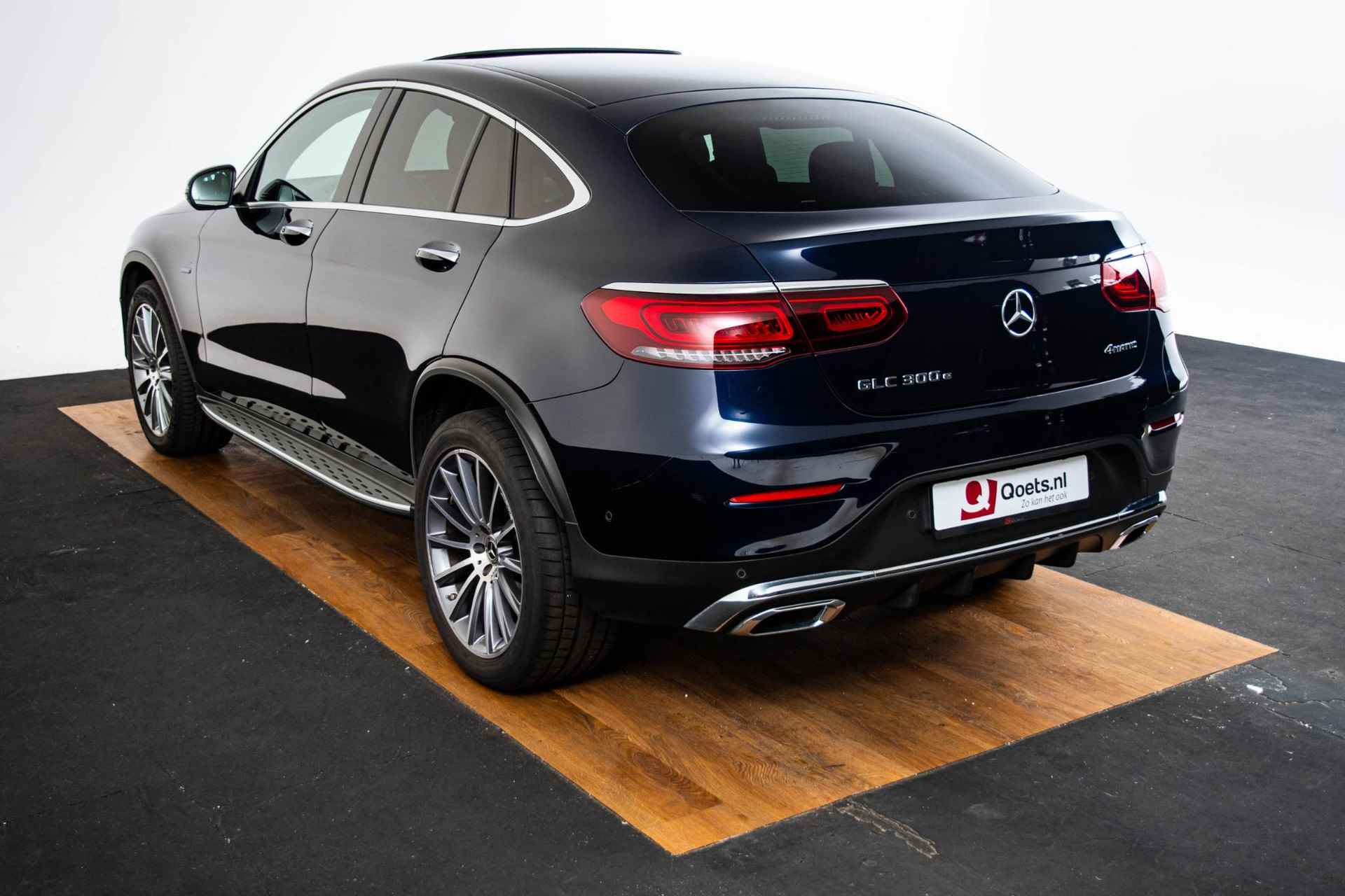 Mercedes-Benz GLC-klasse Coupé 300e 4MATIC Premium AMG - Panoramadak - Burmester - Keyless GO - Parkeerpakket met 360 camera - Head-Up Display - 43/55