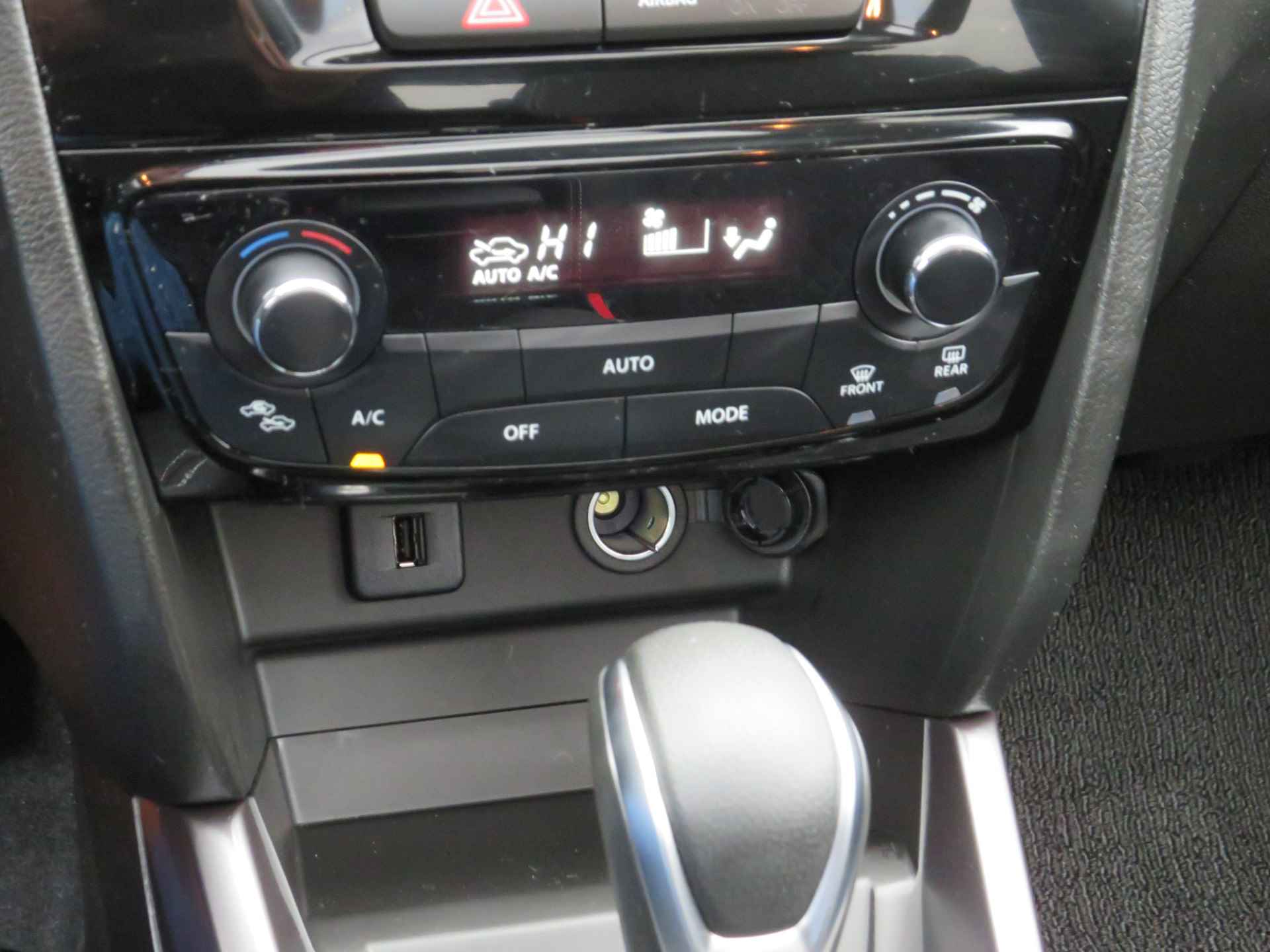 Suzuki Vitara 1.5 Hybrid Style, Automaat, Panoramadak, Stijl, KENTEKENVOORDEEL! Navi, Parkeersensoren, NIEUWE AUTO! - 21/35