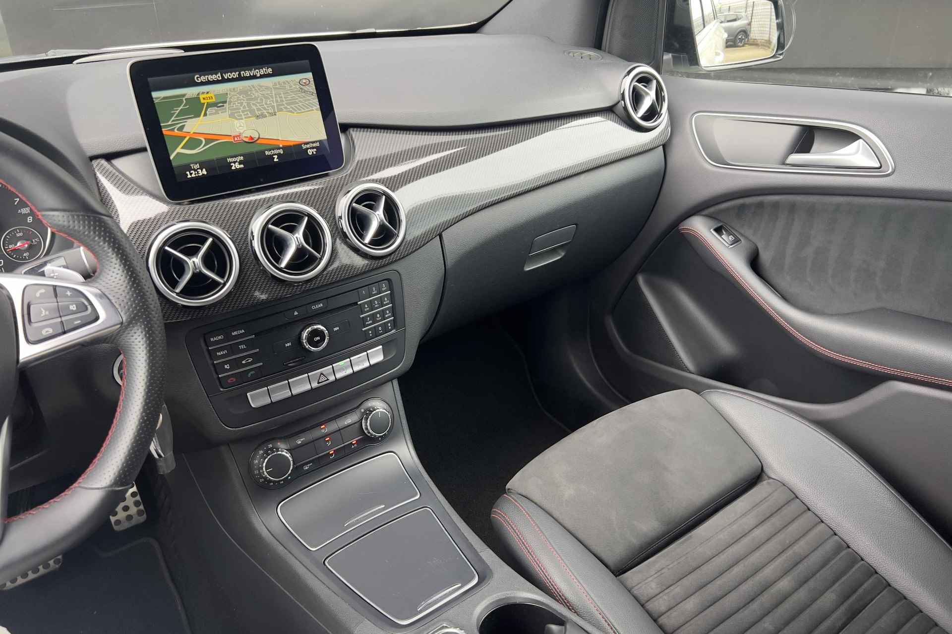 Mercedes-Benz B-klasse B 180 Automaat AMG Line | Nightpakket | Ambition Pakket | LED | Parkpilot | Navigatie | Licht en Zichtpakket | Zitcomfortpakket - 17/22