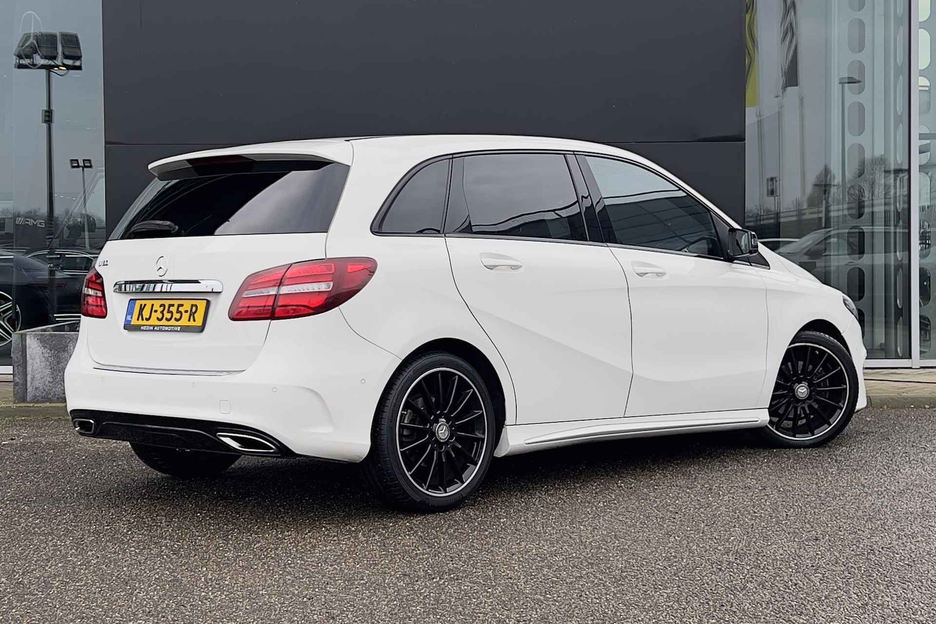 Mercedes-Benz B-klasse B 180 Automaat AMG Line | Nightpakket | Ambition Pakket | LED | Parkpilot | Navigatie | Licht en Zichtpakket | Zitcomfortpakket - 18/22