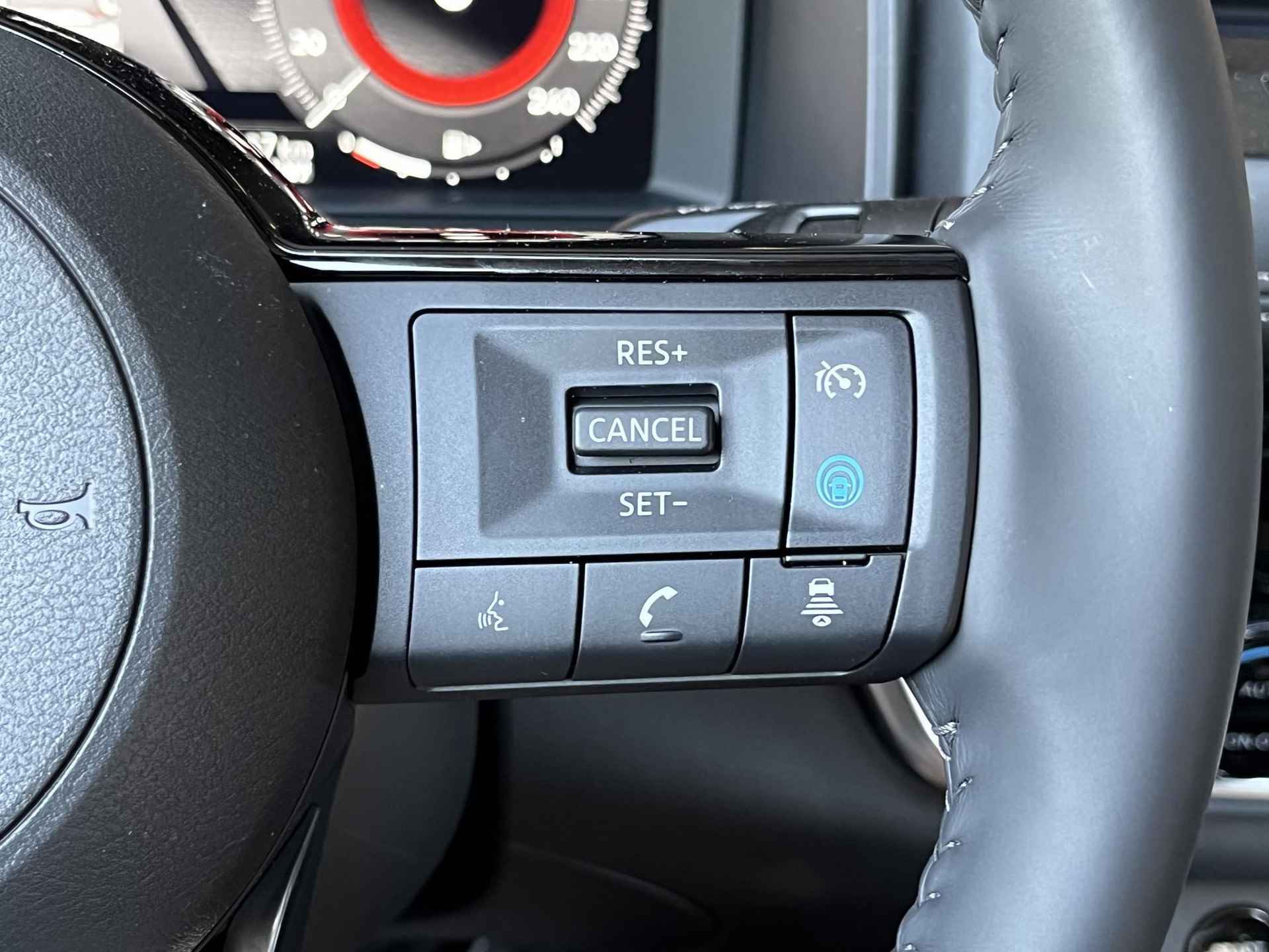 Nissan X-Trail 1.5 e-Power Tekna  / Schuif-/ Kanteldak / Lederen bekleding / Pro pilot (Adaptieve cruise control / Dodehoekdetectie / Lane assist) / Climate control / Rondomzichtcamera / Elektrische achterklep / elektrisch vestebare voorstoelen met memory / Apple carplay & Android auto - 10/52