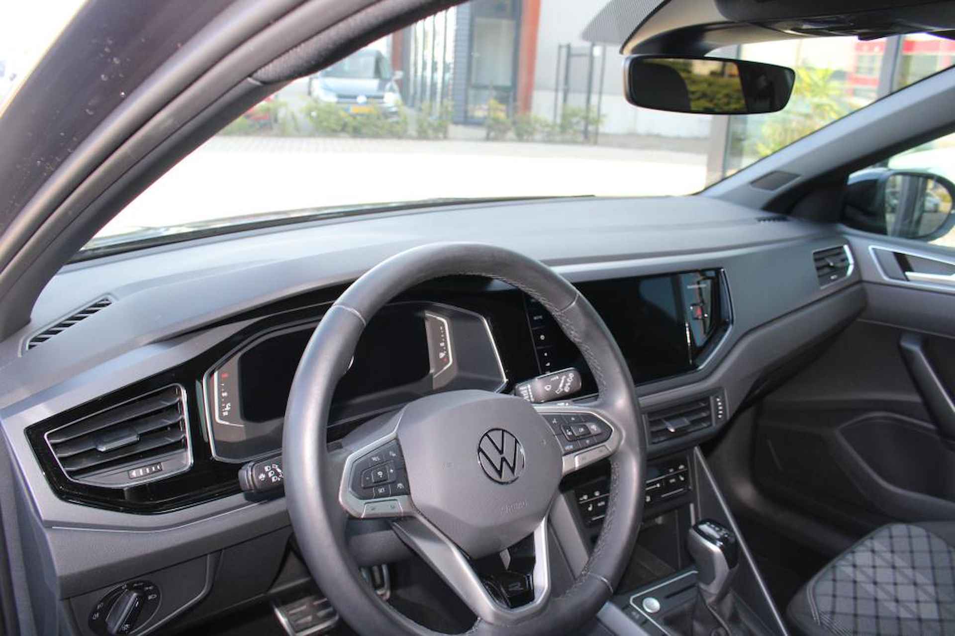 Volkswagen TAIGO 1.5 TSI R-Line 3x R-Line Carplay/Camera/IQ Light Prijs is Rijklaar - 5/15