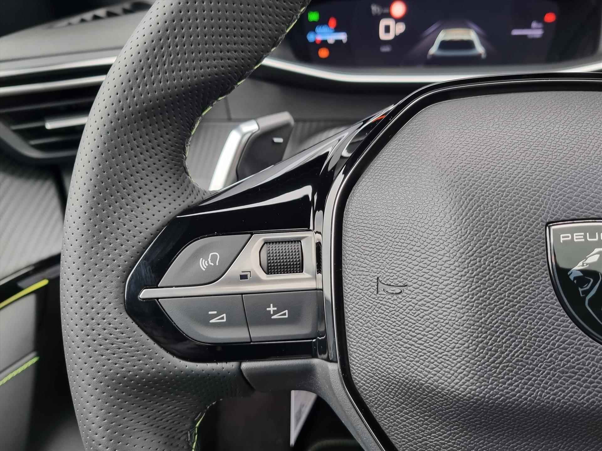 PEUGEOT 208 1.2 Hybrid 136 e-DCS6 GT | Panoramadak | Alcantara Bekleding | Massagestoel | Elektrisch Verstelbare Bestuurdersstoel | Stoelverwarming | - 13/54