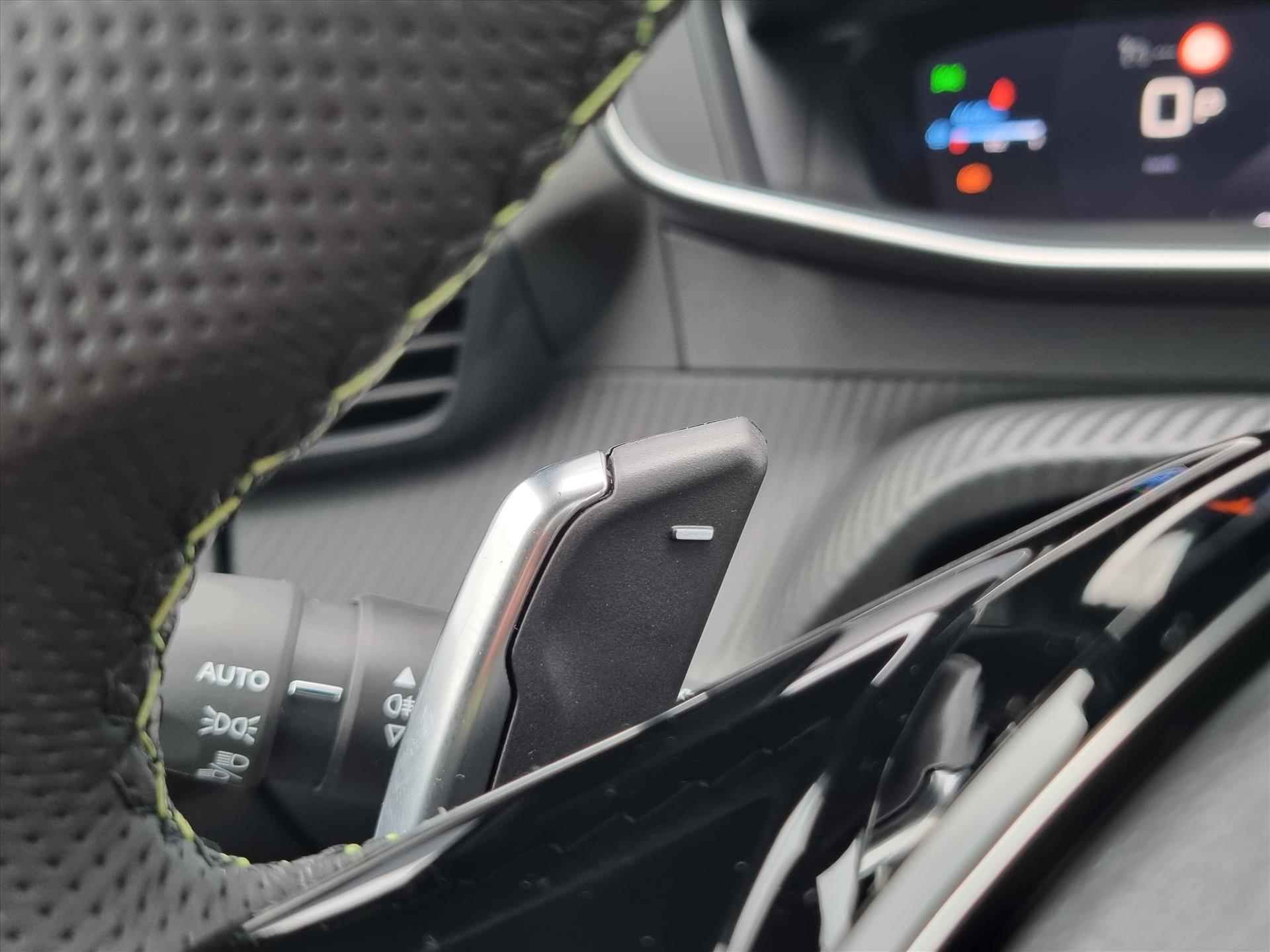 PEUGEOT 208 1.2 Hybrid 136 e-DCS6 GT | Panoramadak | Alcantara Bekleding | Massagestoel | Elektrisch Verstelbare Bestuurdersstoel | Stoelverwarming | - 15/54