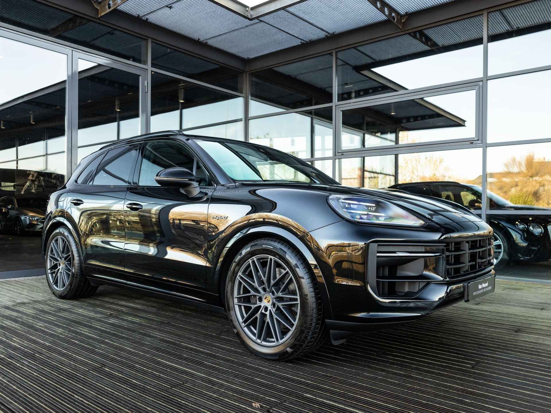 Porsche Cayenne 3.0 E-Hybrid | SPORTDESIGN | SPORTCHRONO | SPORTEINDPIJPEN | BOSE | ADAPTIVE CRUISE CONTROL | MATRIX LED | PANORAMA/SCHUIF-KANTELDAK | 18-WEG STOELEN | PASM LUCHTVERING | SFEERVERLICHTING | ELEKTR.TREKHAAK | - 4/50