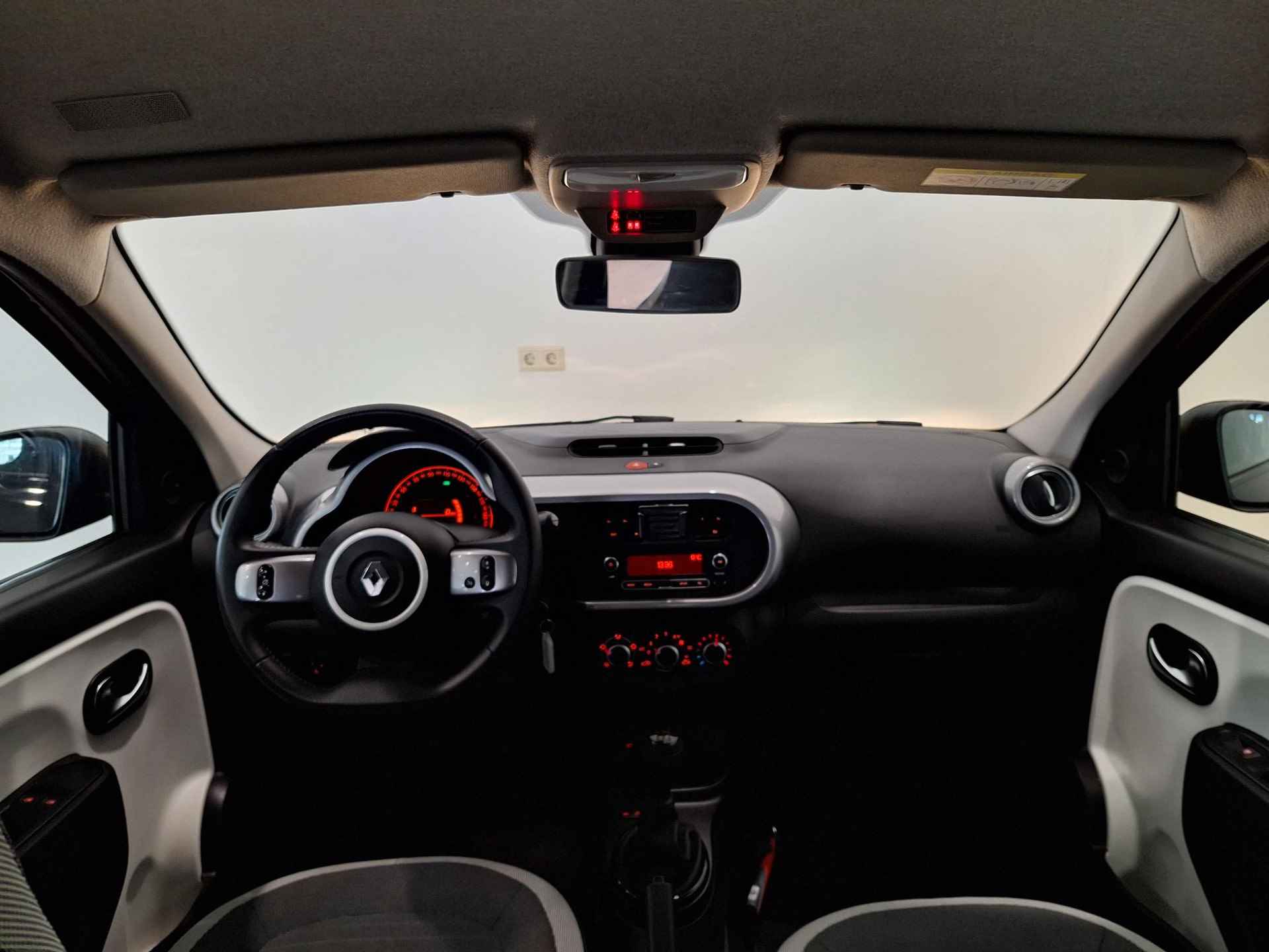 Renault Twingo 1.0 SCe 65 Limited | Airco | Radio-USB | Bluetooth | All season banden - 9/26