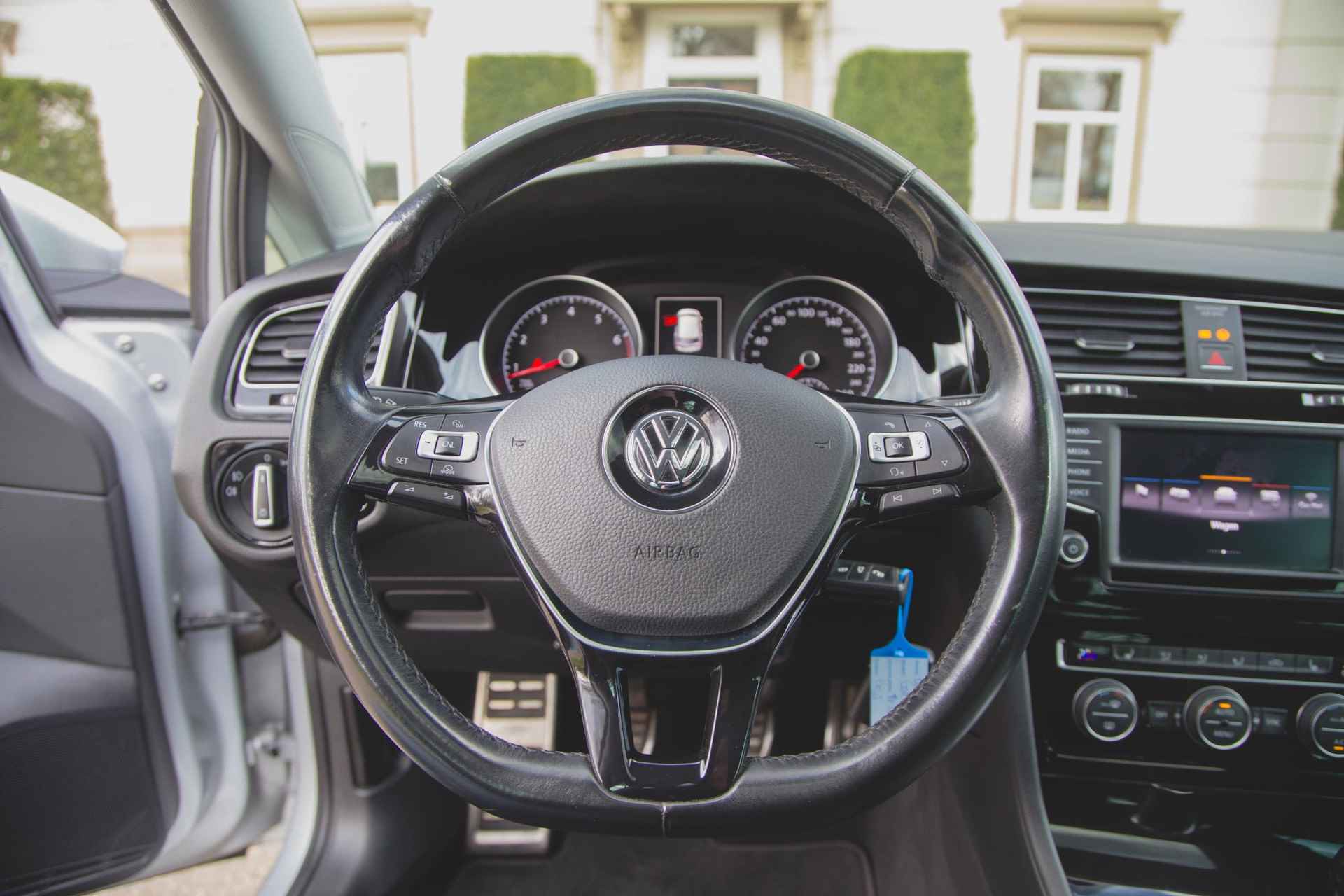 Volkswagen Golf 1.2 TSI AllStar Trekhaak | Pano | Xenon | 19 inch - 18/43