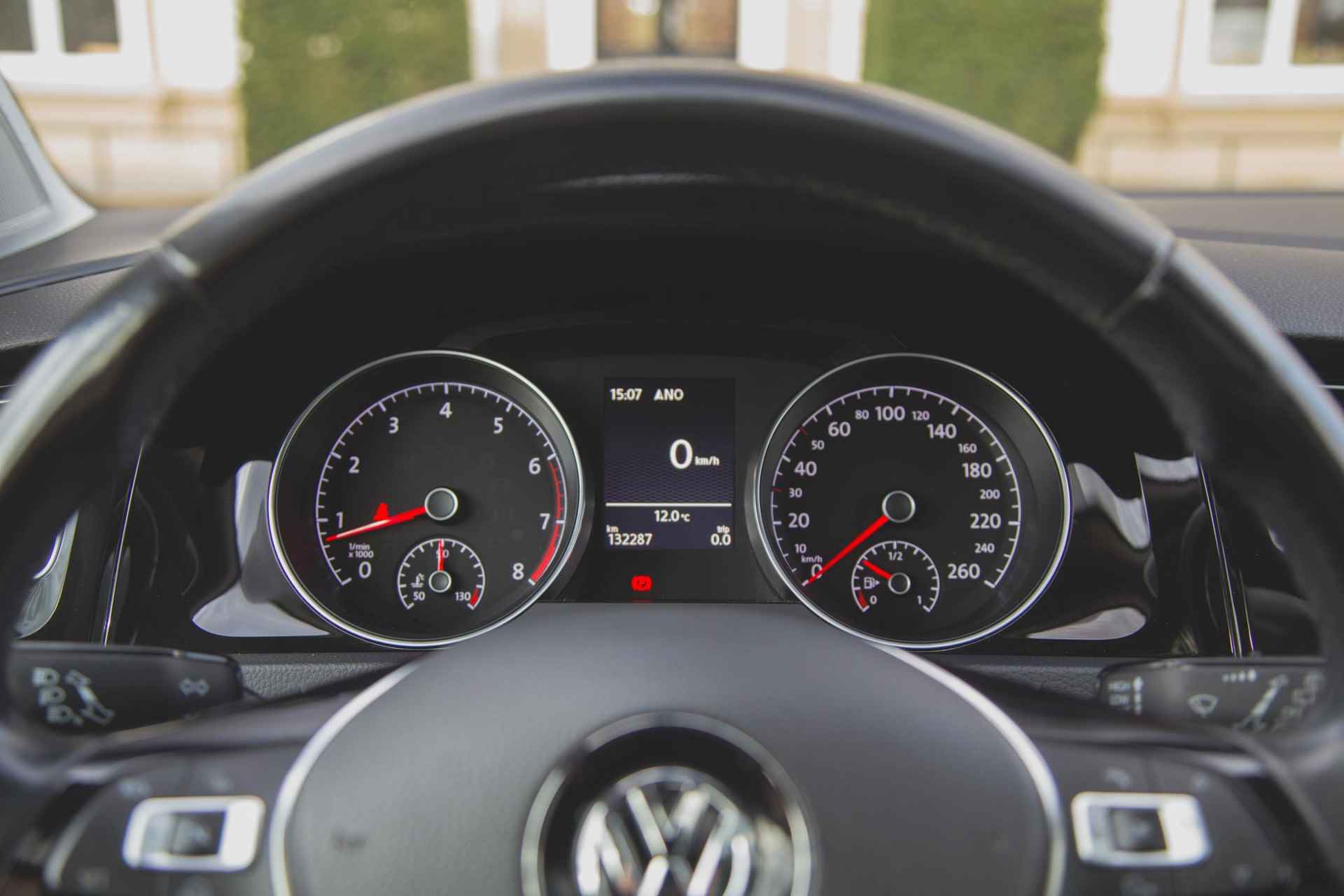 Volkswagen Golf 1.2 TSI AllStar Trekhaak | Pano | Xenon | 19 inch - 23/43