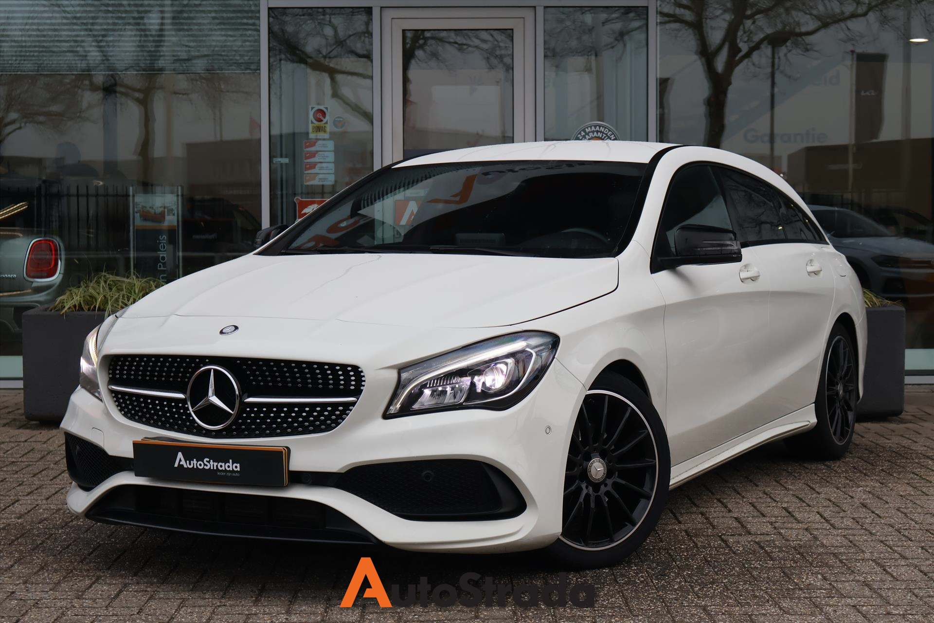 Mercedes CLA-Klasse Shooting Brake 180 AMG-LINE I Navi I LED I Night Pakket I Parkeersensoren