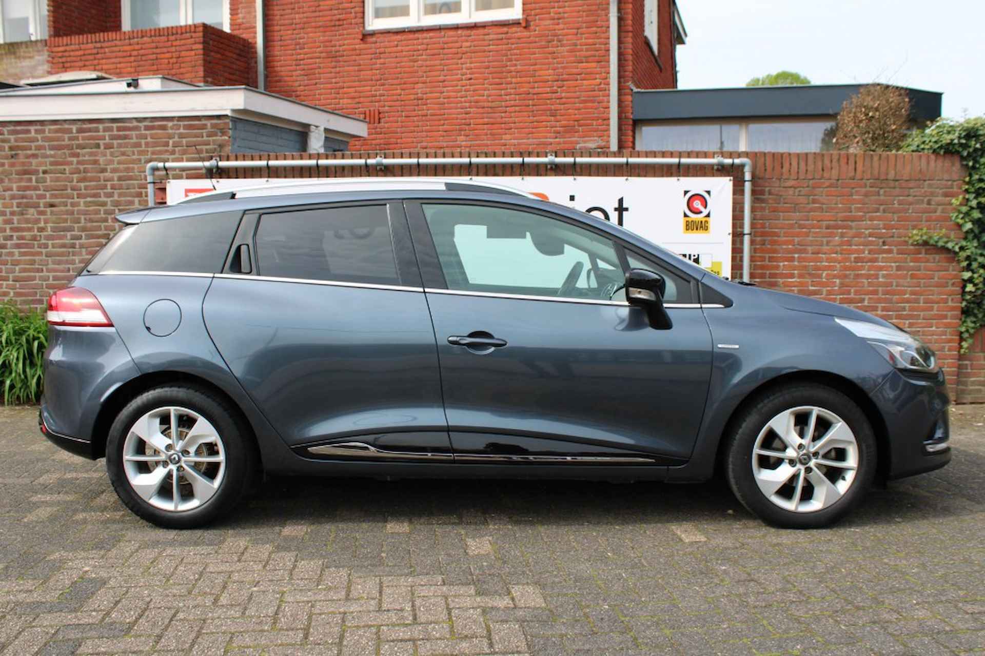 RENAULT Clio TCe 90 pk Estate Limited - 8/37