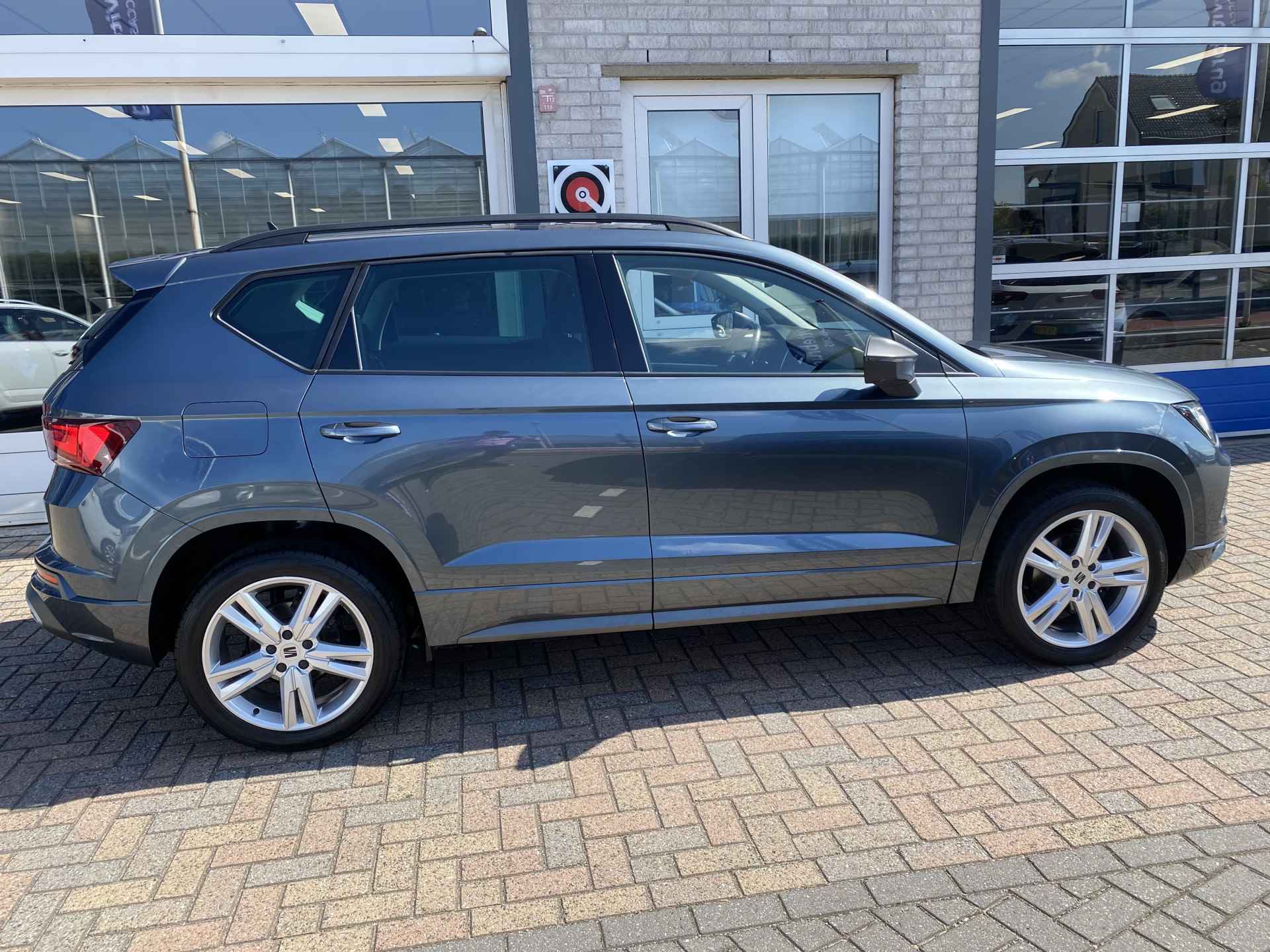 SEAT Ateca 1.5 TSI FR Business Intense / AUTOMAAT/ PANO/ BEATS AUDIO/ CAMERA/ PARK. SENSOREN/ LED/ KEYLESS/ STOEL EN STUUR VERWARM./ VIRTUAL COCKPIT/ ADAPT. CRUISE/ APP CONNECT/ NAVI/ CLIMA/ DAB/ 18" LMV/ - 40/44