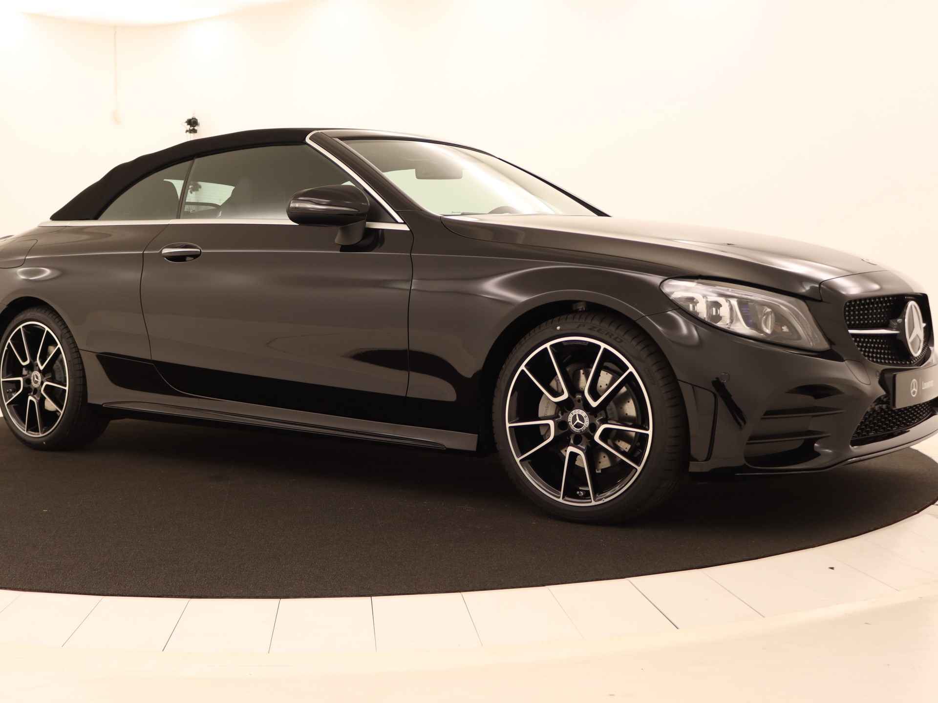 Mercedes-Benz C-Klasse Cabrio 180 AMG Nightpakket | Aircap/Airscarf | Burmester Audio | Dode Hoek Ass | Keyless Go | Alarm | Car Play | Inclusief 24 maanden Mercedes-Benz Certified garantie voor Europa. - 35/38