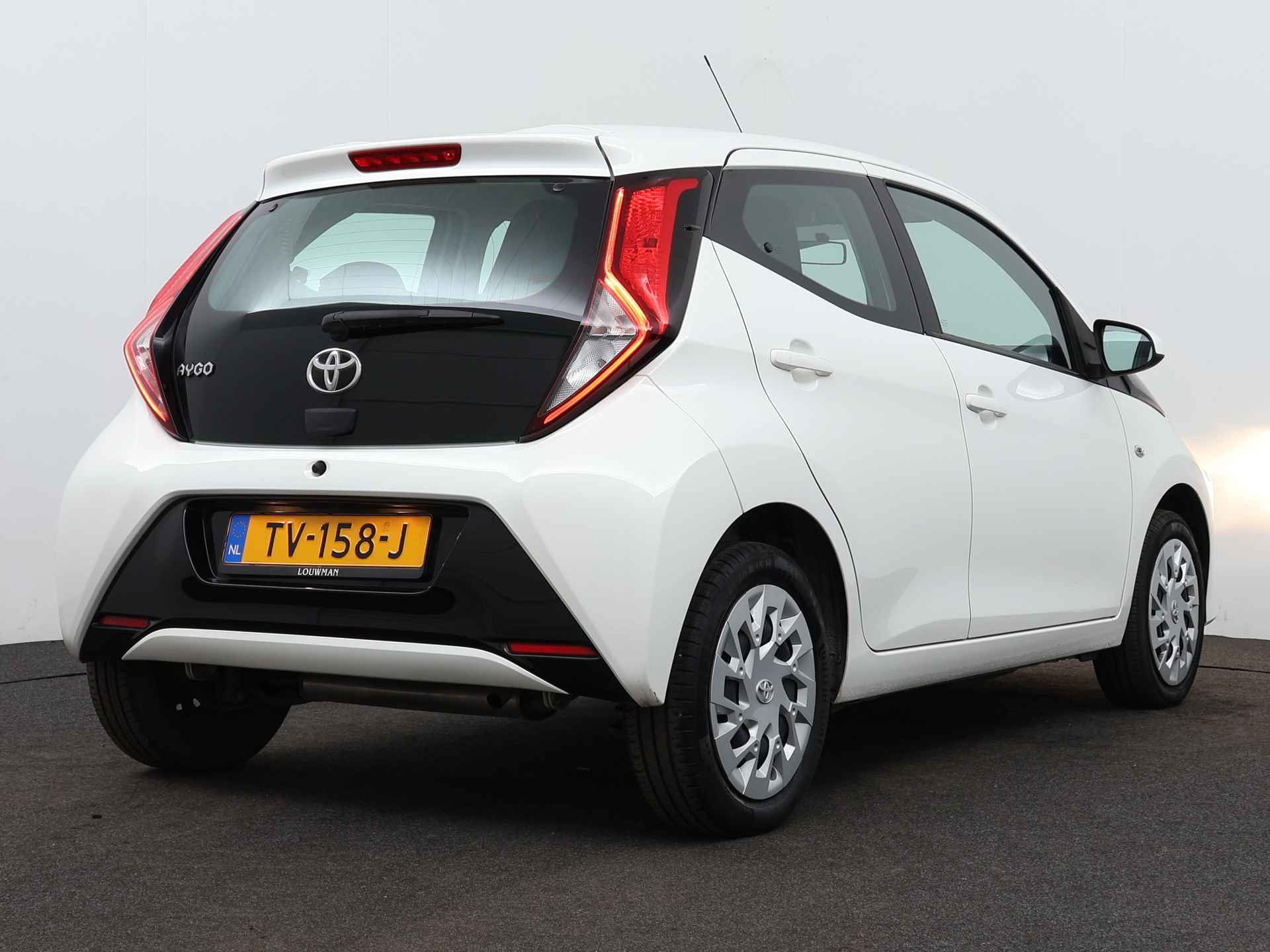 Toyota Aygo 1.0 VVT-i x-play | Apple CarPlay | Android Auto | - 2/37