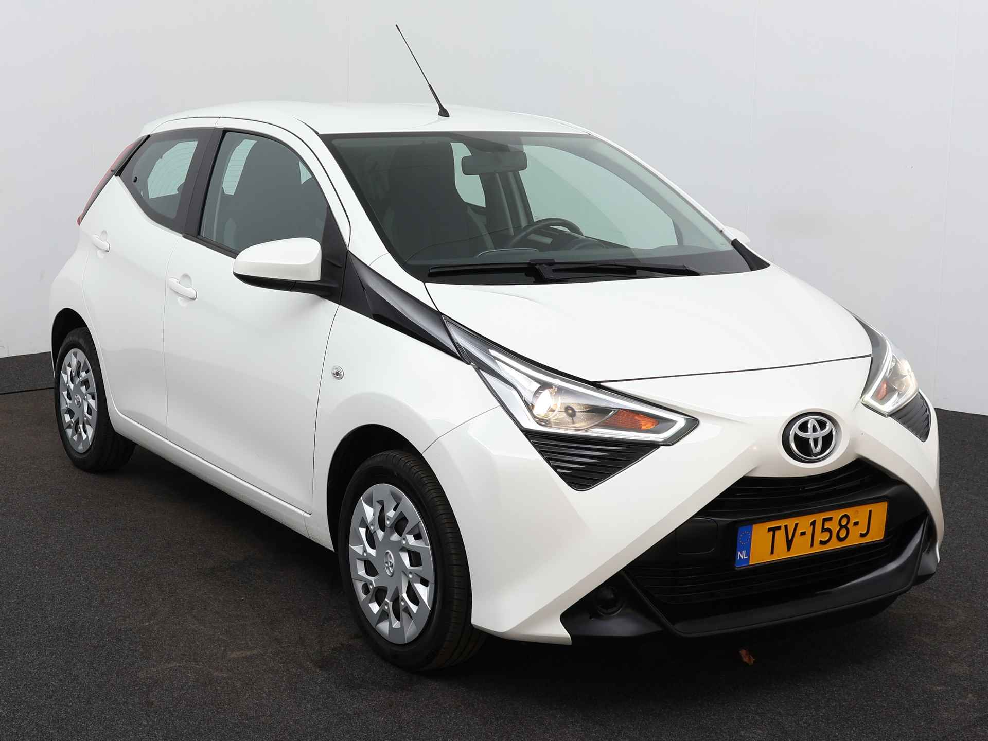 Toyota Aygo 1.0 VVT-i x-play | Apple CarPlay | Android Auto | - 25/37