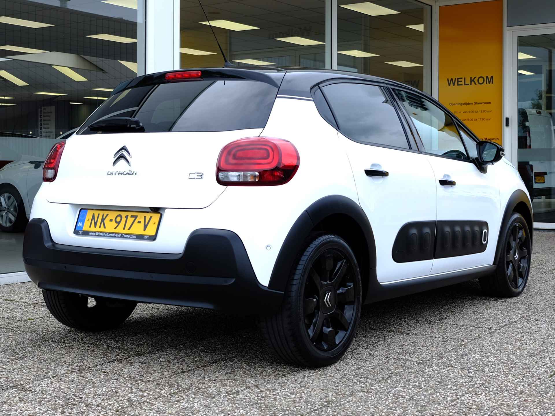 Citroen C3 1.2 110pk Shine | Navigatie | Camera | Park. Sensoren | Cruise & Climate Control - 2/24