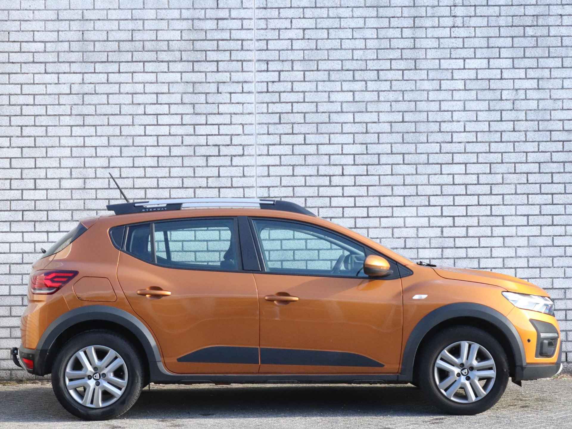 Dacia Sandero Stepway 1.0 TCe 100 Bi-Fuel Comfort | Achteruitrijcamera | Trekhaak | Climate Control | - 27/35