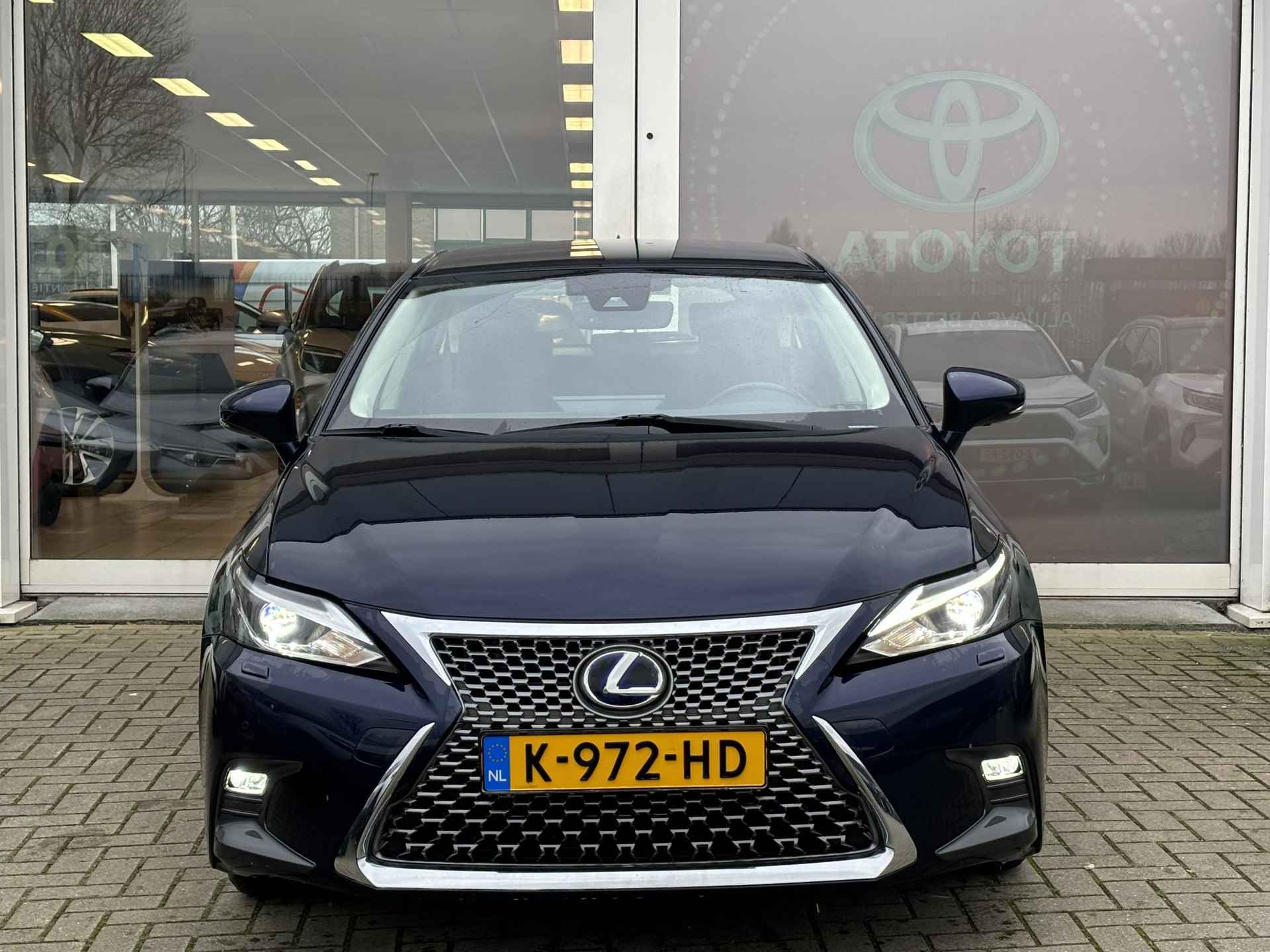 Lexus CT 200h Ultimate Edition | 1e Eigenaar | BTW | NL-auto | LED | Navigatie | NW All-Season banden | Keyless | Apple Carplay/Android Auto | - 4/37