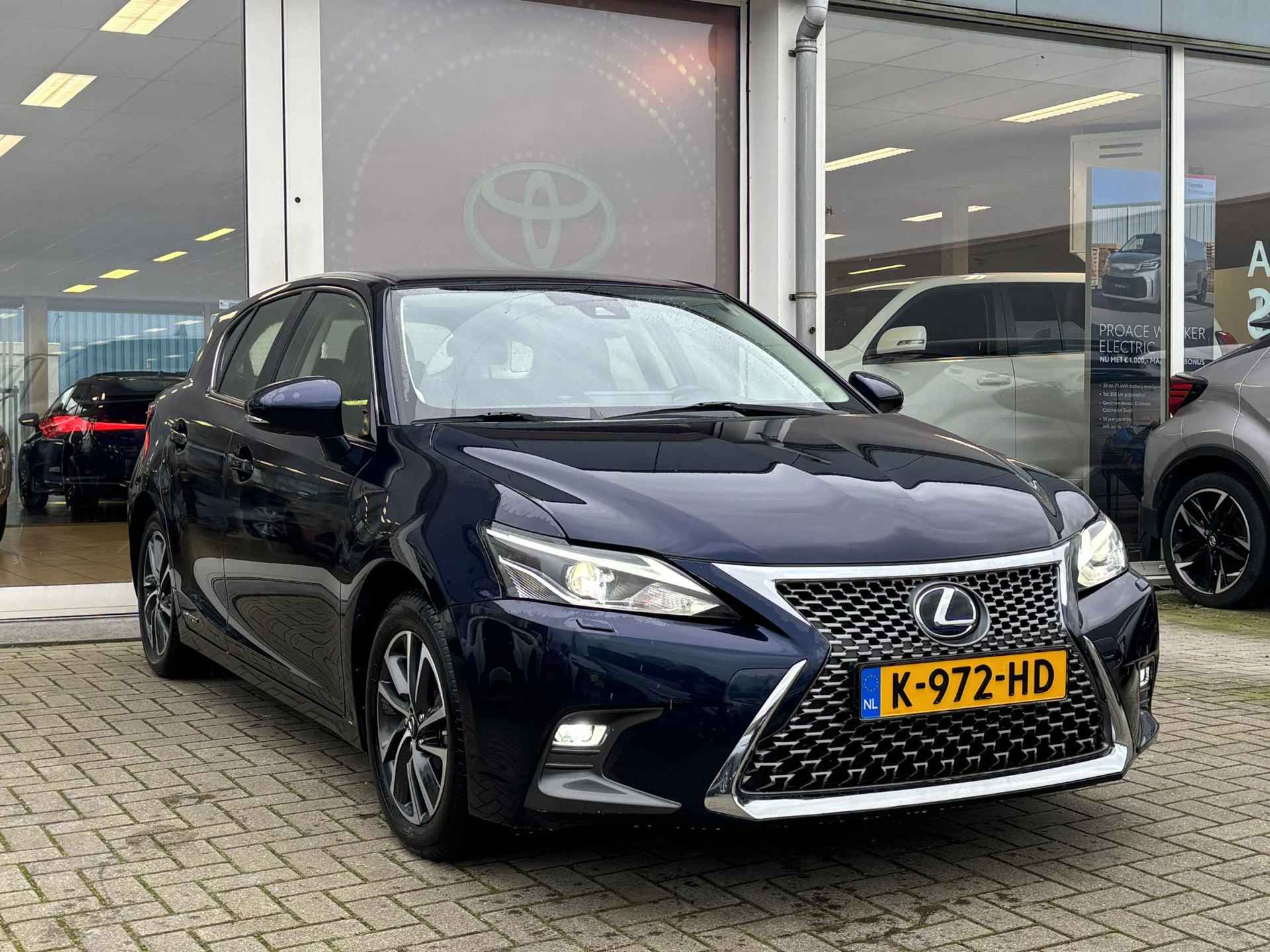 Lexus CT 200h Ultimate Edition | 1e Eigenaar | BTW | NL-auto | LED | Navigatie | NW All-Season banden | Keyless | Apple Carplay/Android Auto | - 5/37