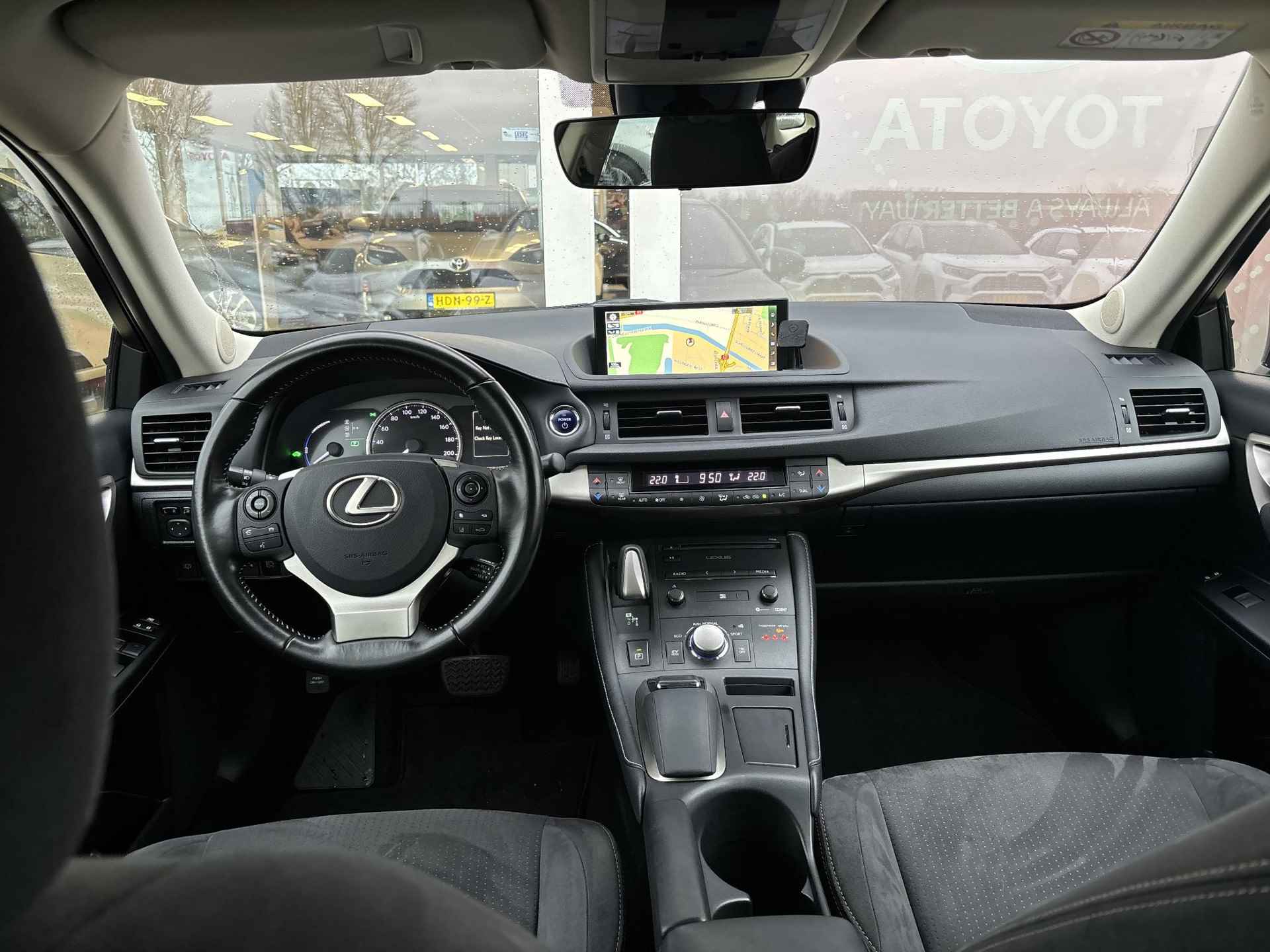 Lexus CT 200h Ultimate Edition | 1e Eigenaar | BTW | NL-auto | LED | Navigatie | NW All-Season banden | Keyless | Apple Carplay/Android Auto | - 16/37