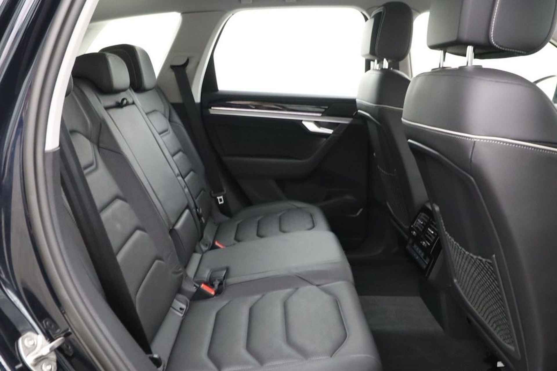 Volkswagen Touareg 3.0 TSi eHybrid 4MOTION ACC Panoramadak Luchtvering Comfortstoelen LED Matrix 19 Inch - 5/14