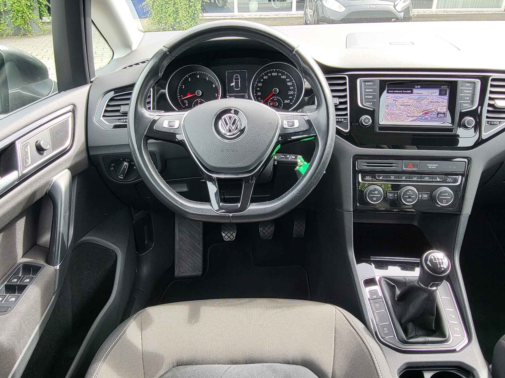 Volkswagen Golf Sportsvan 1.4 TSI Highline, Navi, Xenon, Pdc, Trekhaak, Stoelverw. Rijklaar met beurt & garantie! - 12/31