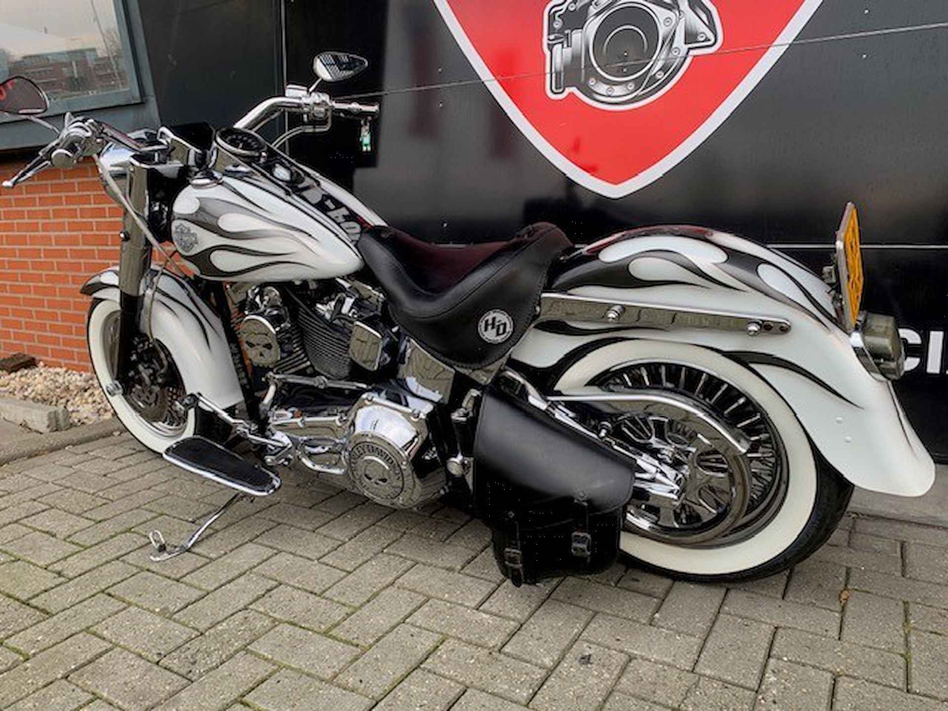 Harley-Davidson FLSTN SOFTAIL FLSTF FLSTC FAT - 4/19