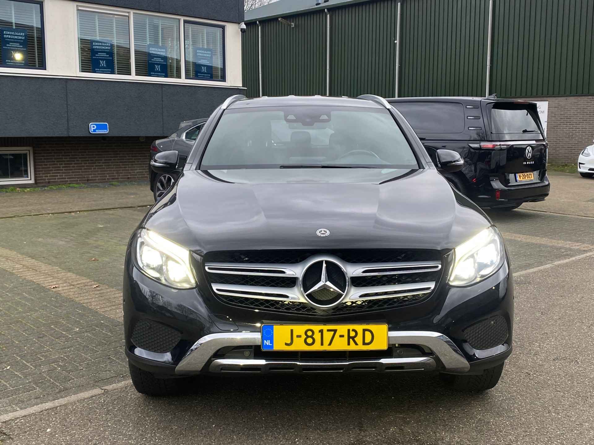 Mercedes-Benz GLC-klasse 250 d 4MATIC Premium Plus VAN: 39.900,- VOOR 37.440,- EINDEJAARSVOORDEEL: 2.460,- - 3/40