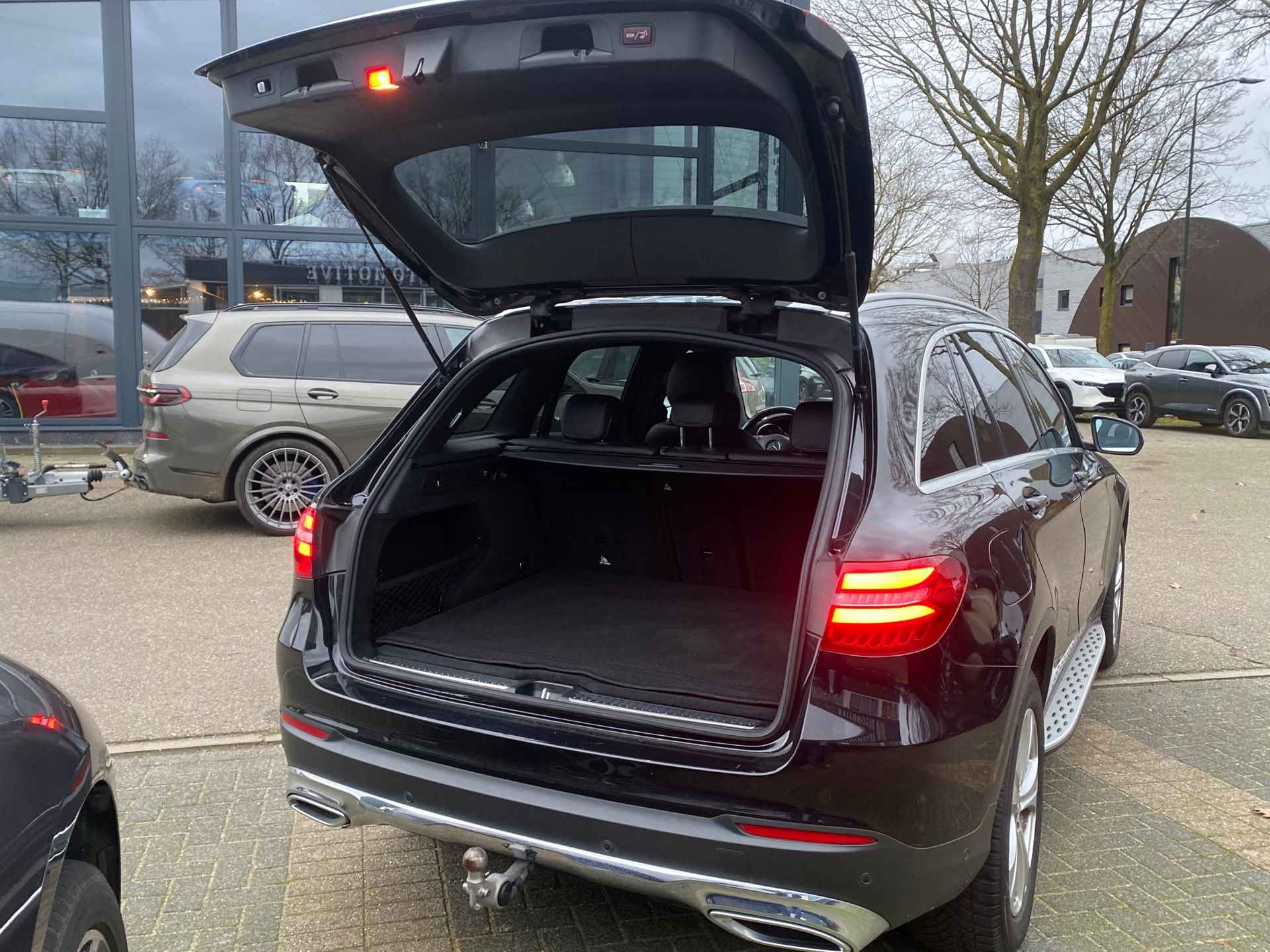 Mercedes-Benz GLC-klasse 250 d 4MATIC Premium Plus VAN: 39.900,- VOOR 37.440,- EINDEJAARSVOORDEEL: 2.460,- - 7/40