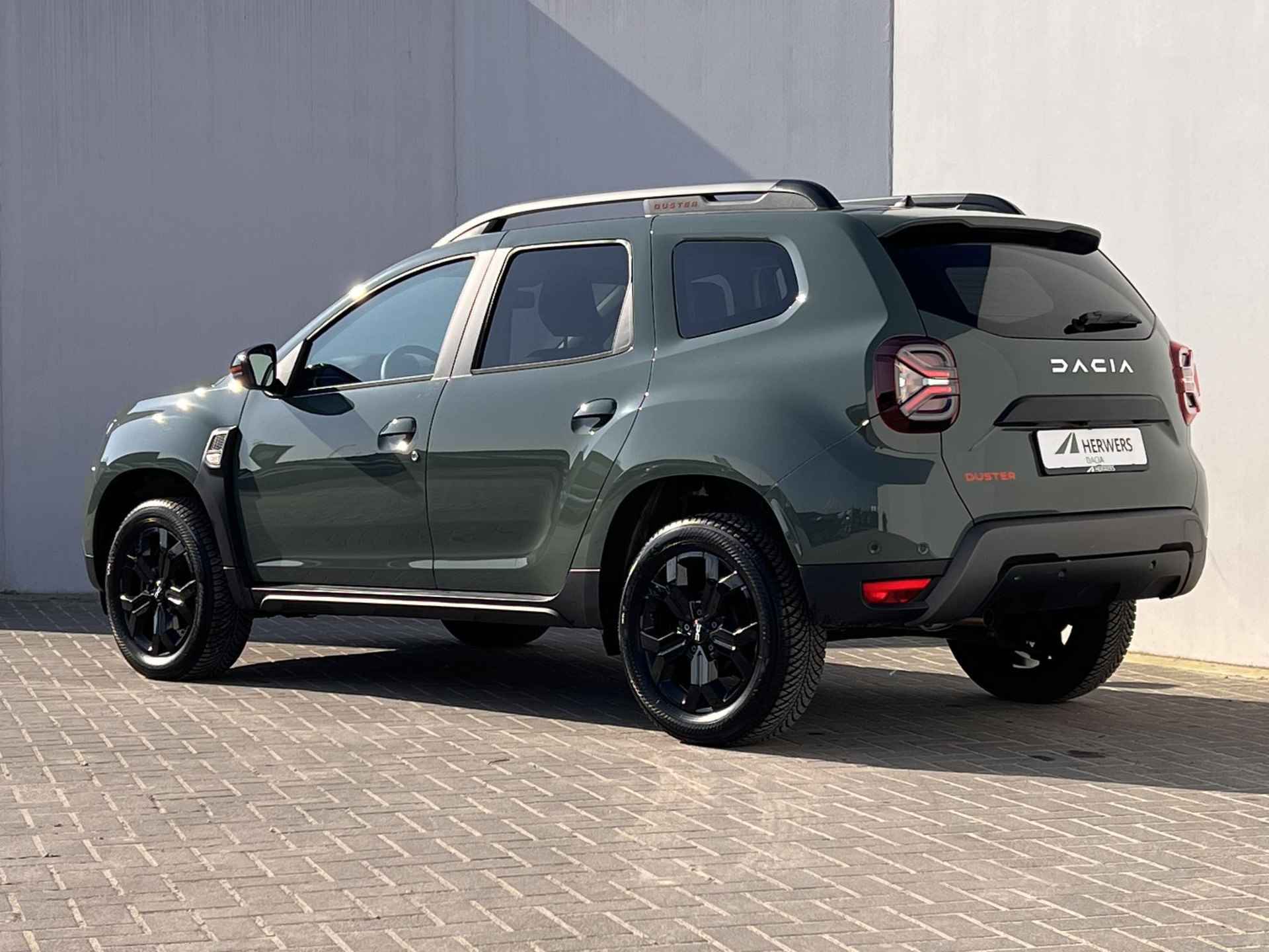 Dacia Duster 1.3 TCe 150 Extreme Automaat / Navigatie / Camera 360° / Apple Carplay Android / All Season banden / - 22/49