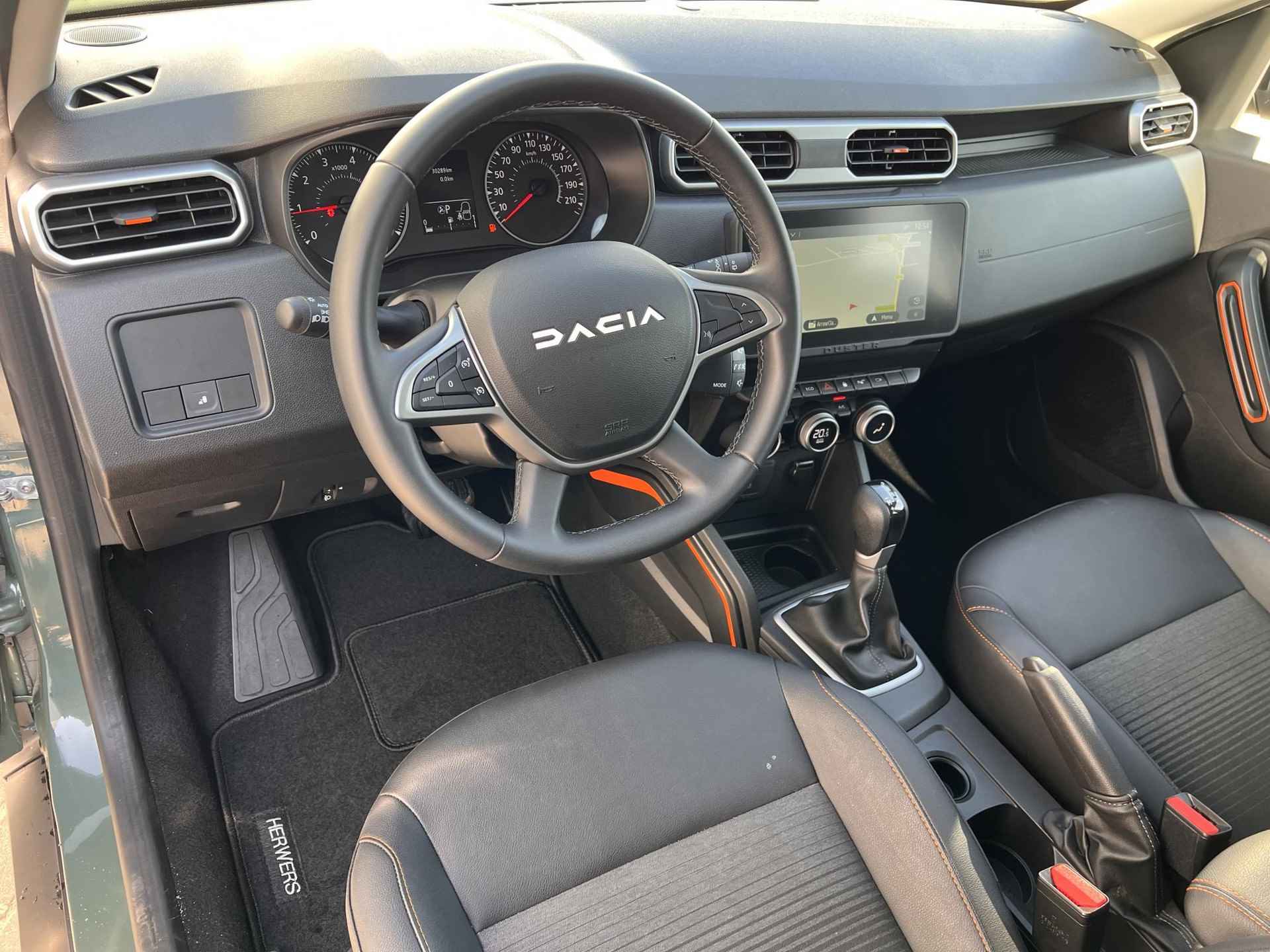 Dacia Duster 1.3 TCe 150 Extreme Automaat / Navigatie / Camera 360° / Apple Carplay Android / All Season banden / - 24/49