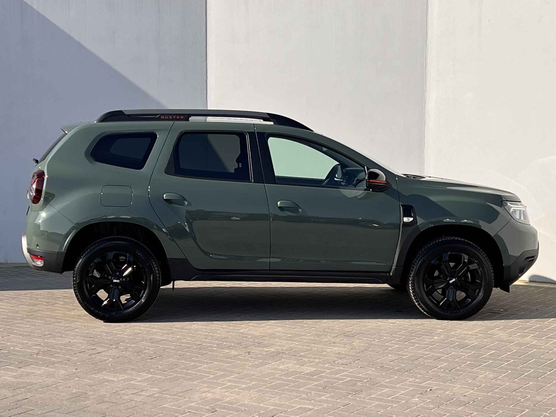 Dacia Duster 1.3 TCe 150 Extreme Automaat / Navigatie / Camera 360° / Apple Carplay Android / All Season banden / - 34/49