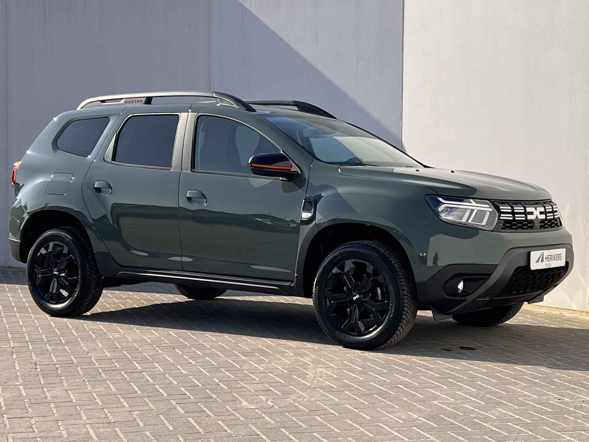 Dacia Duster 1.3 TCe 150 Extreme Automaat / Navigatie / Camera 360° / Apple Carplay Android / All Season banden / - 40/49