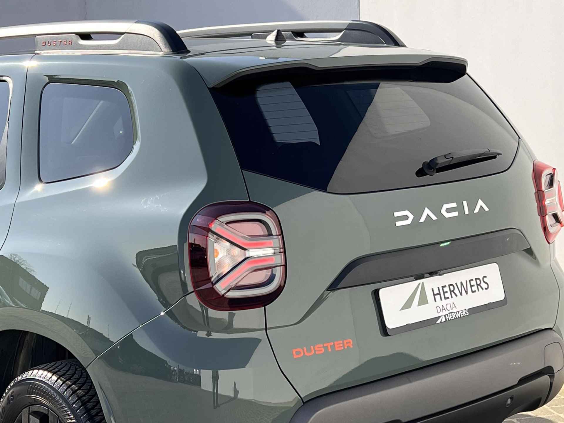 Dacia Duster 1.3 TCe 150 Extreme Automaat / Navigatie / Camera 360° / Apple Carplay Android / All Season banden / - 49/49