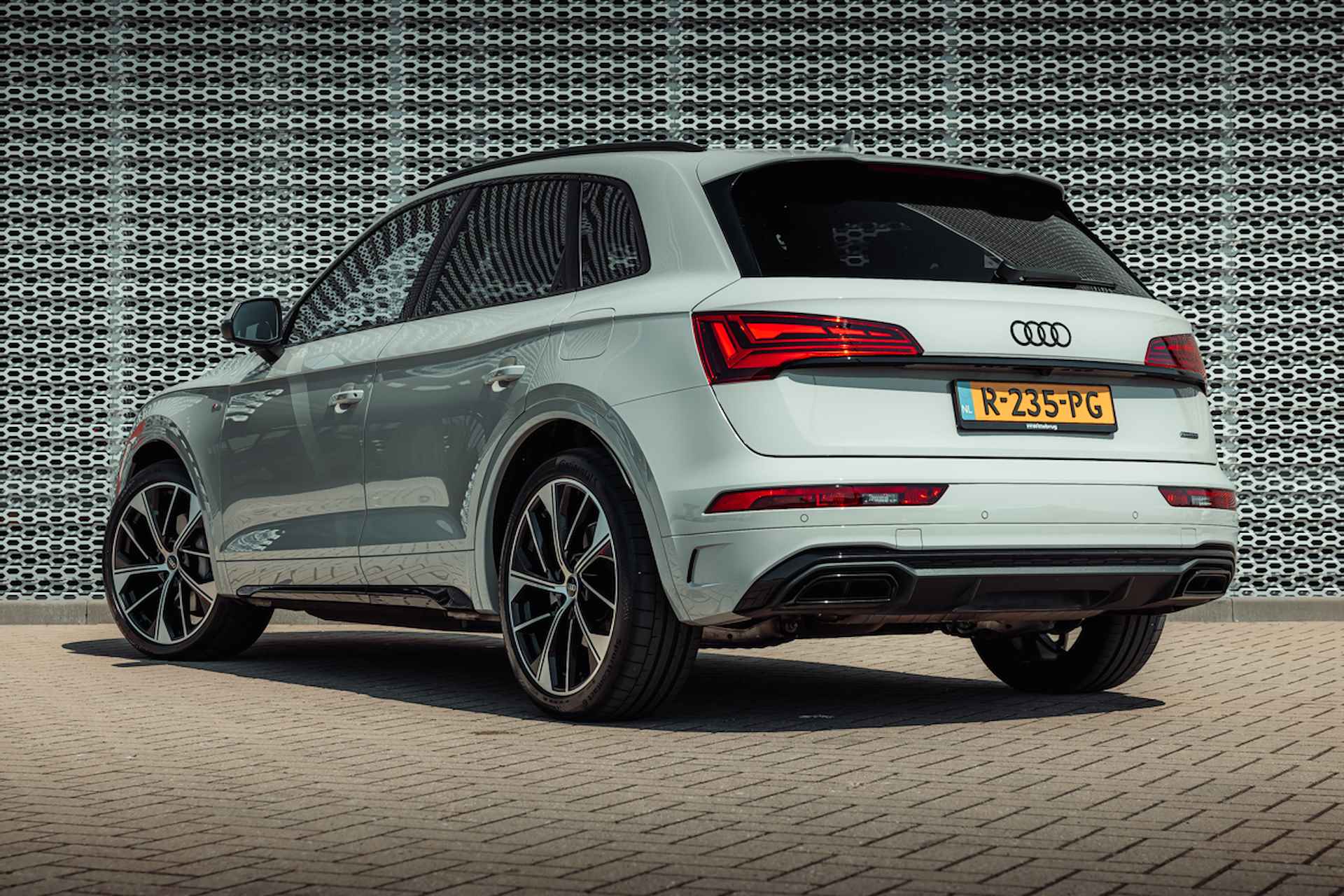 Audi Q5 50 TFSI e 299pk S edition | Krijtgrijs Porsche kleur | Panoramadak | Luchtvering | Bang & Olufsen | Tour + City pakket | Matrix | Elektr. stoelen | 21" LM velgen - 5/38