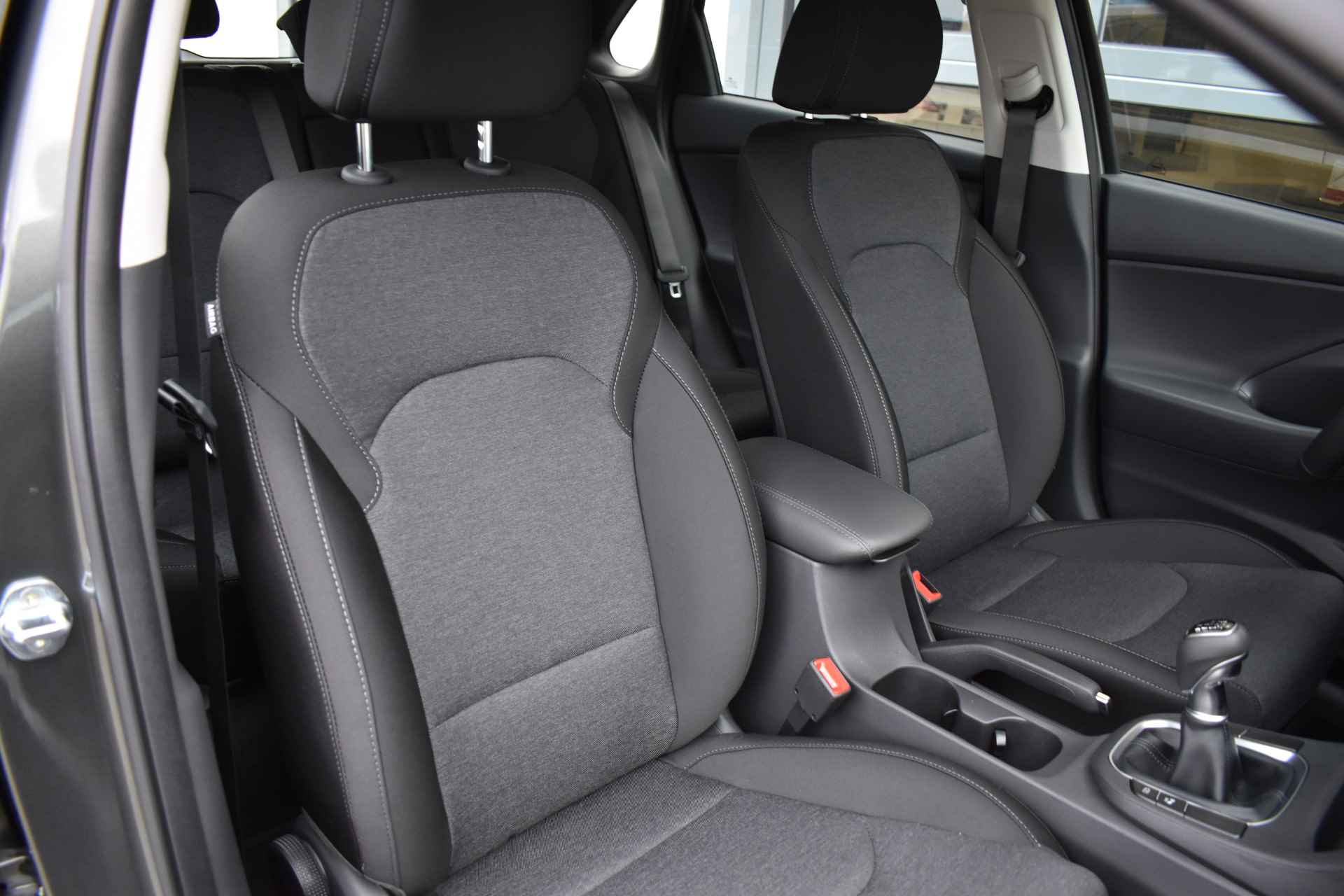 Hyundai i30 1.0 T-GDi MHEV Comfort Smart VAN €34.190,- VOOR €29.045,- - 8/31